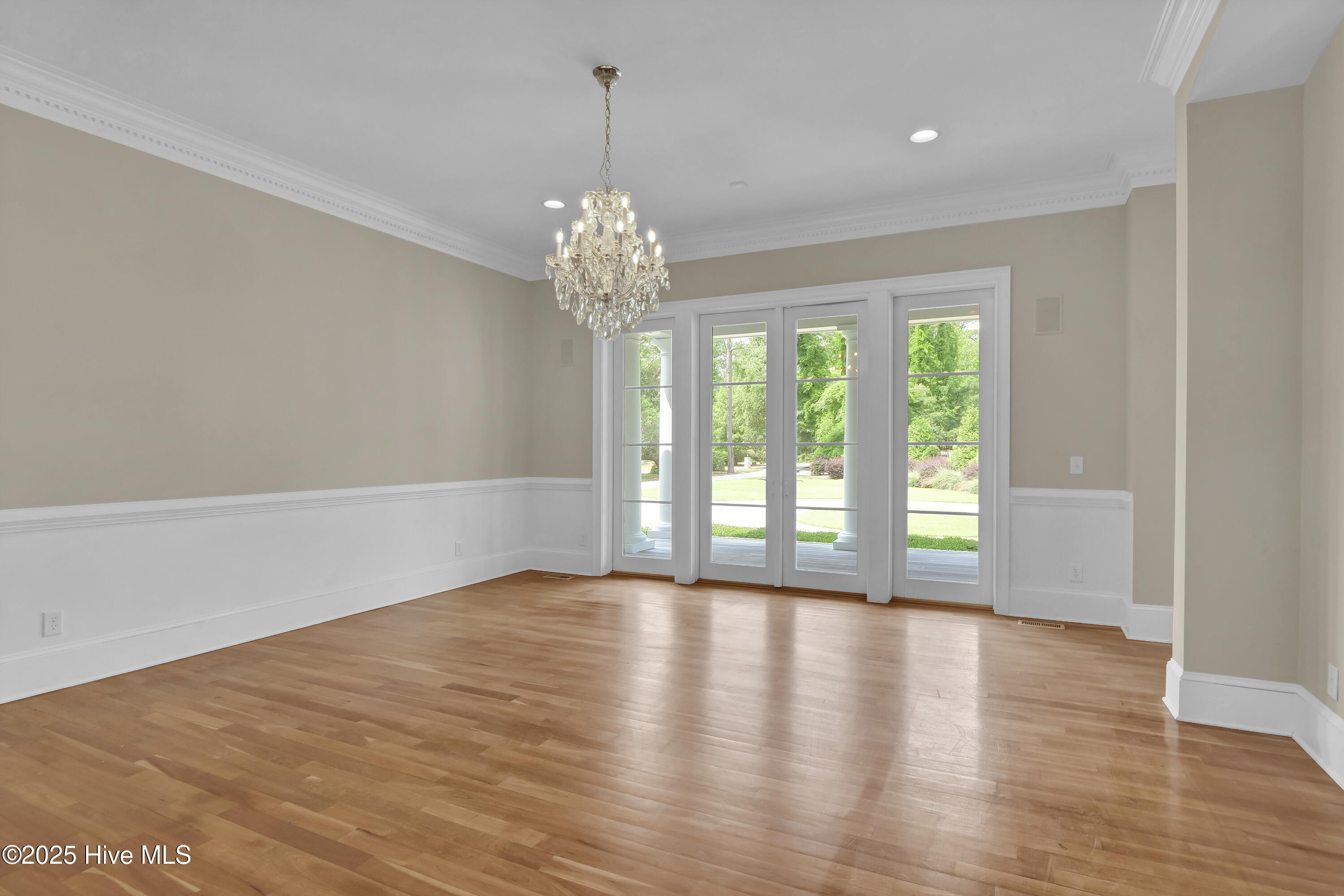 100552605 | Photo 12