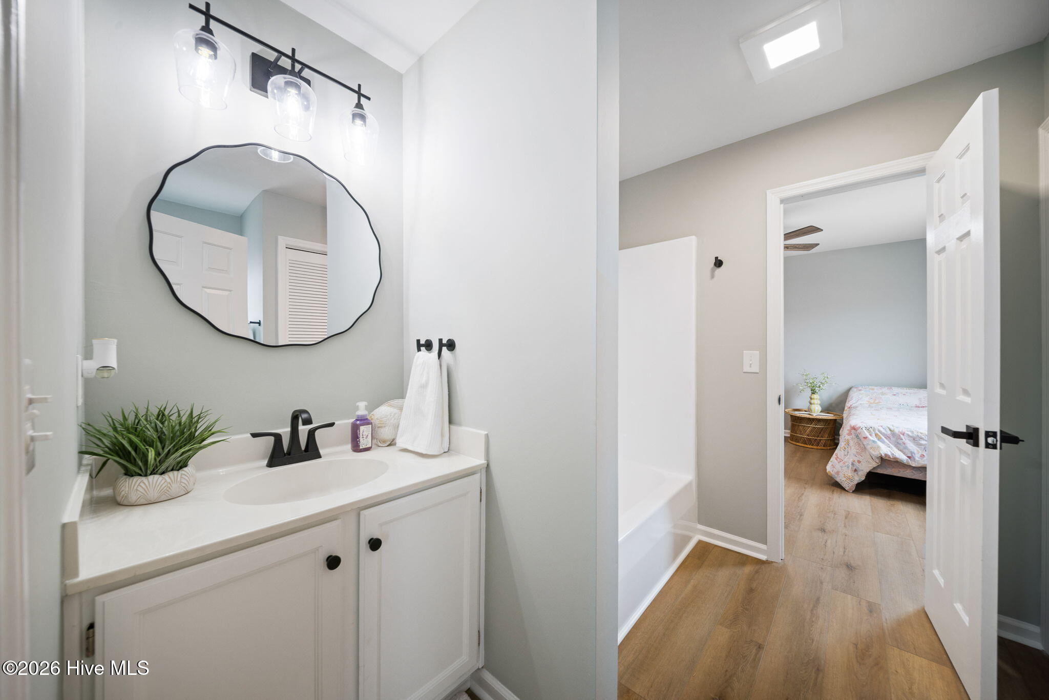 100557260 | Photo 26