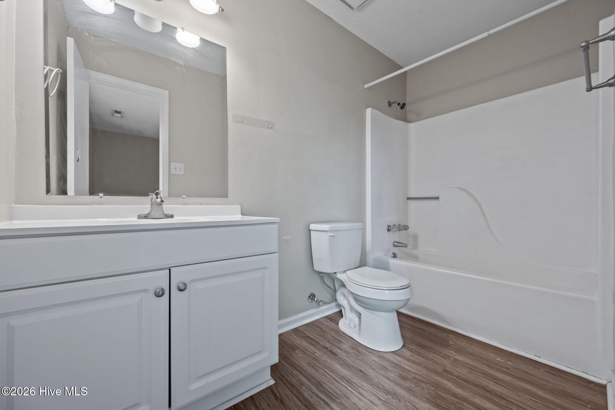 100563828 | Photo 19