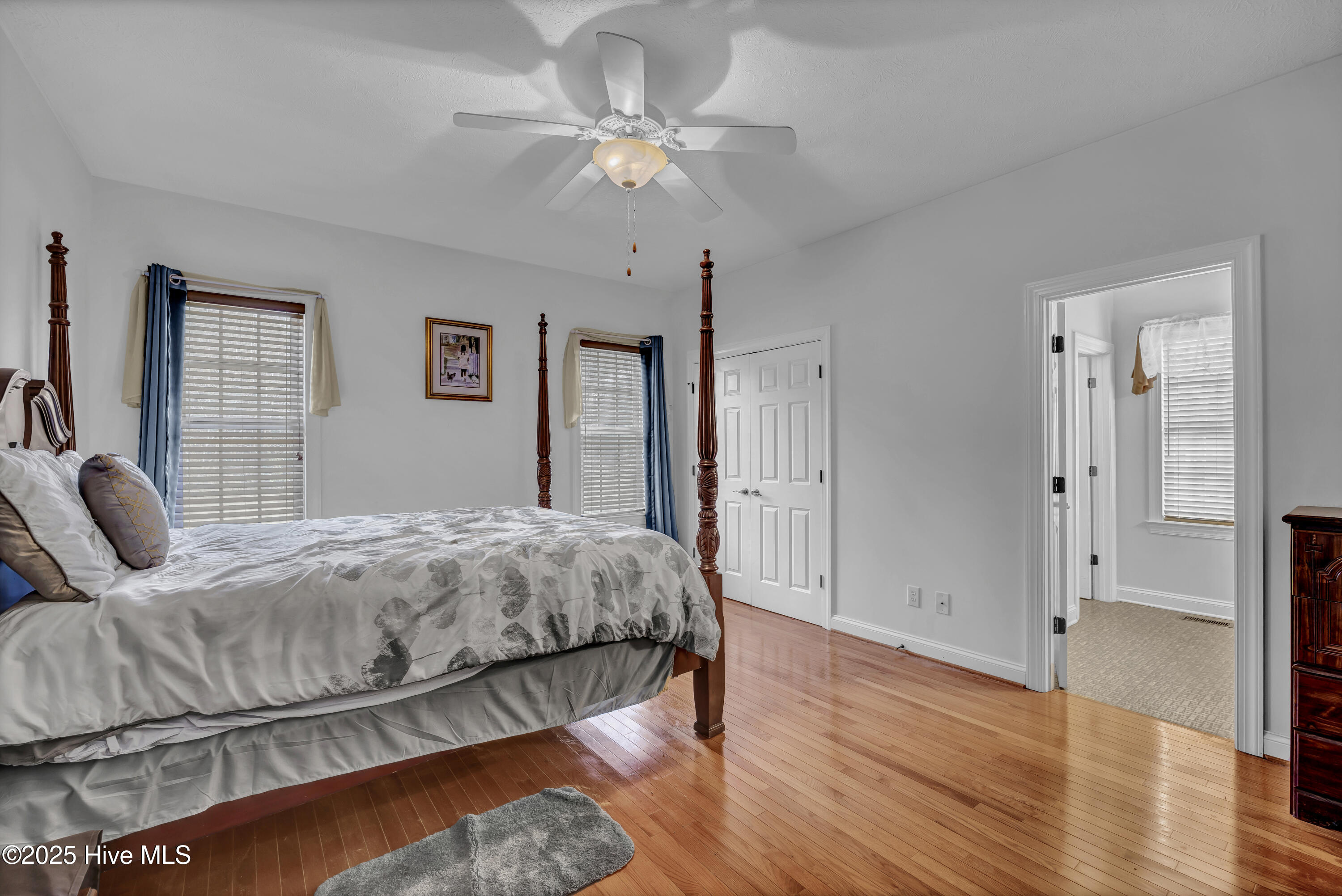 100545999 | Photo 18