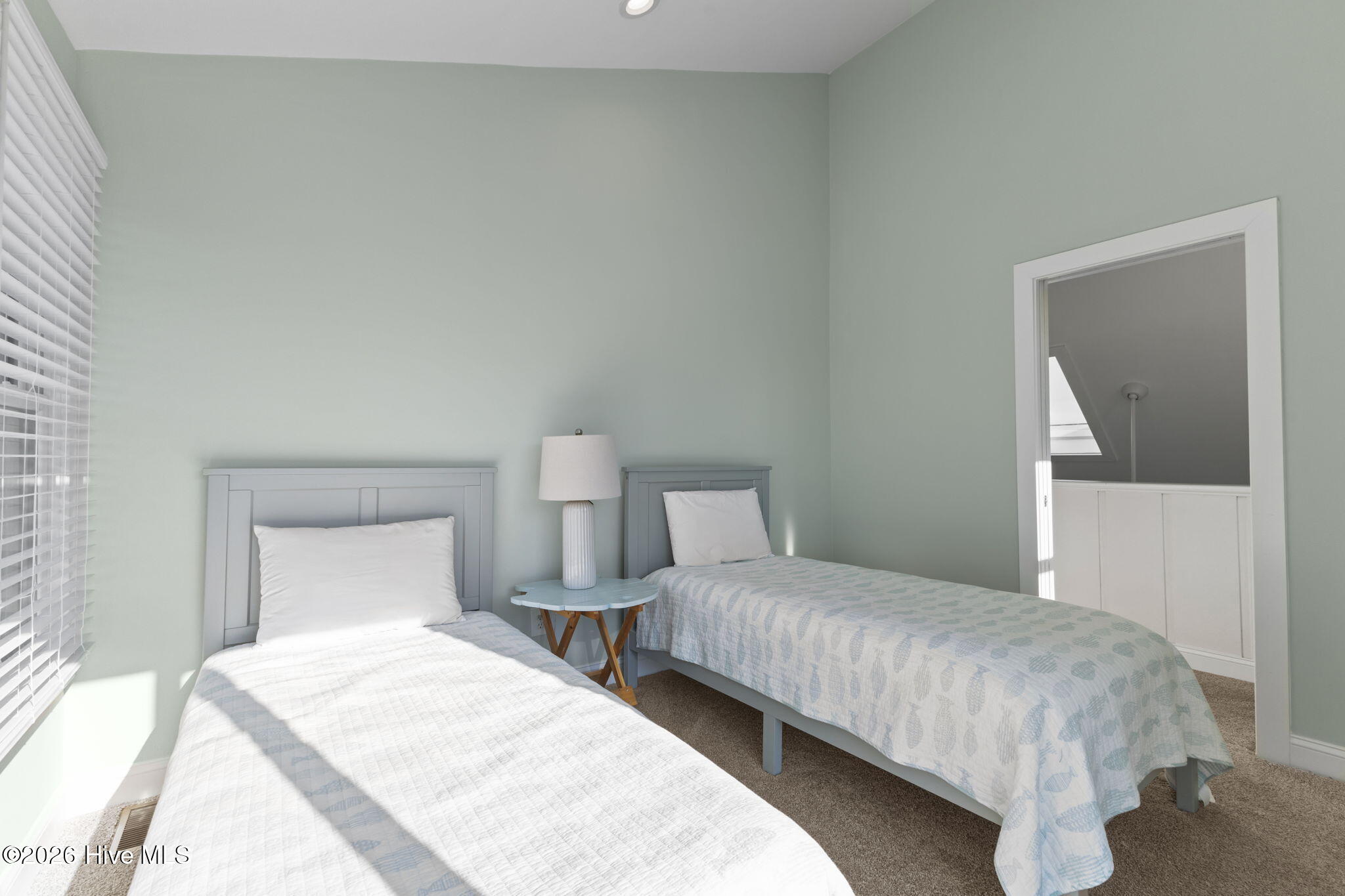 100557603 | Photo 40