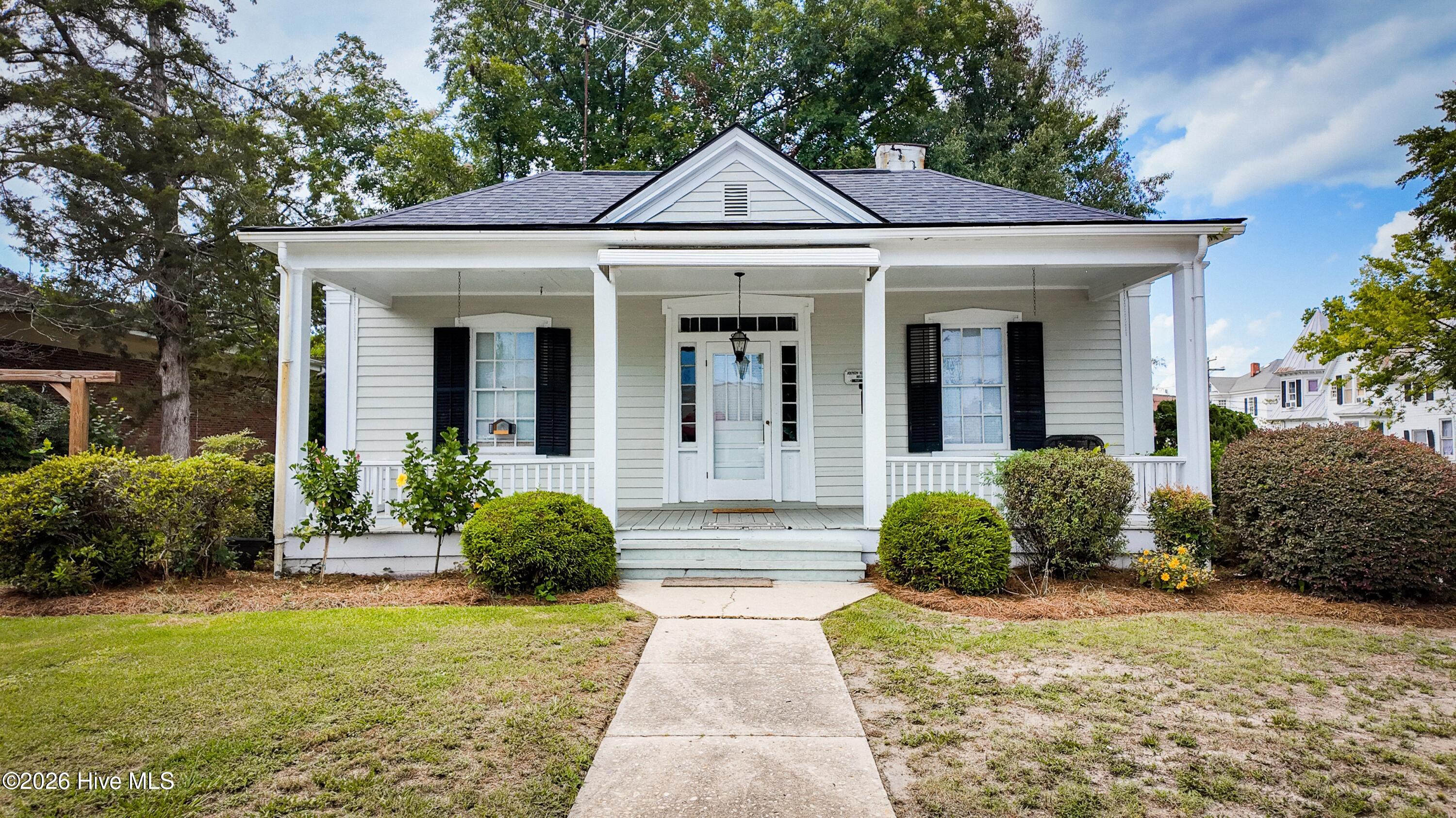 Exterior photo of 204 W Main Street, Clinton, NC 28328. MLS: 100597450