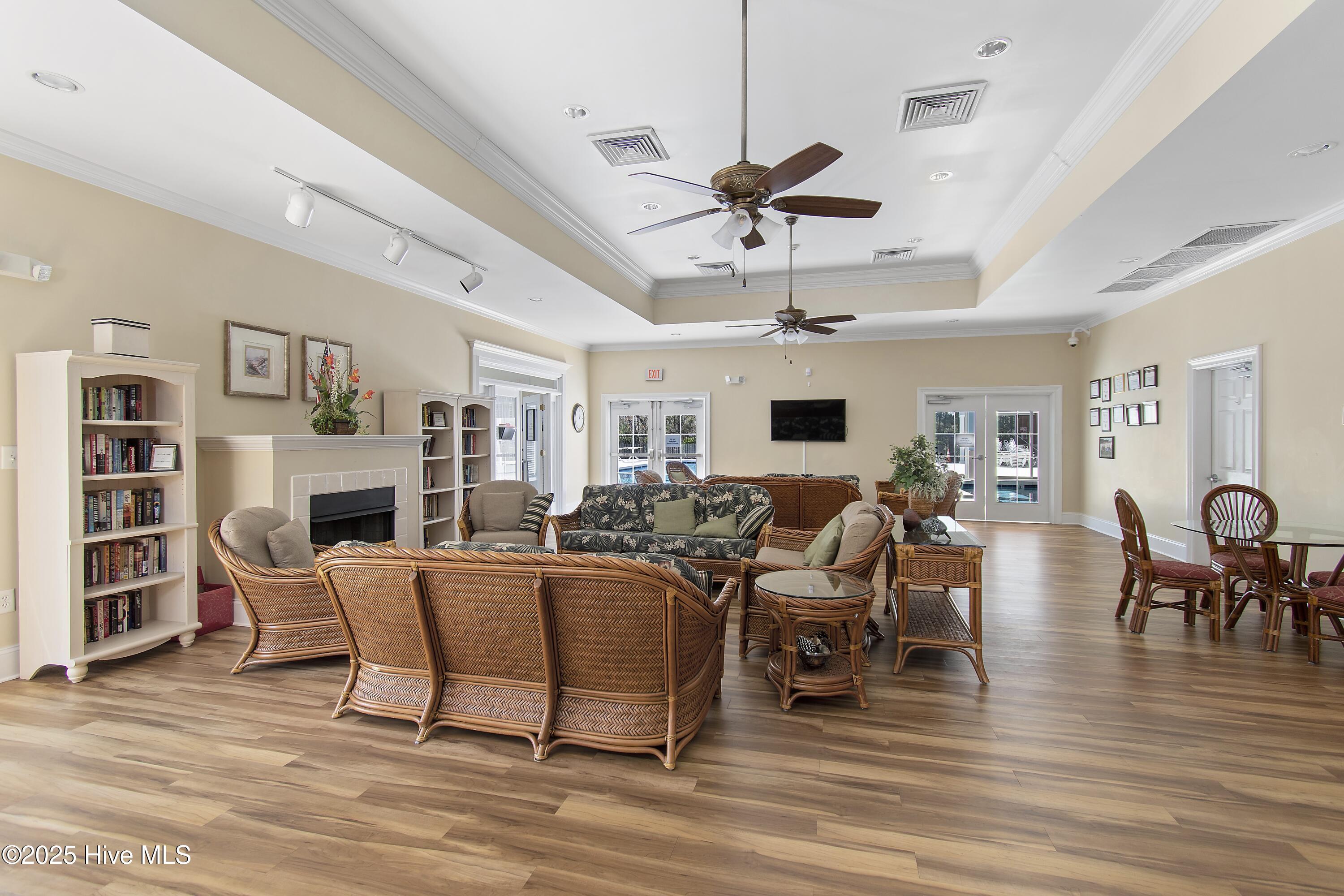 100475755 | Photo 46