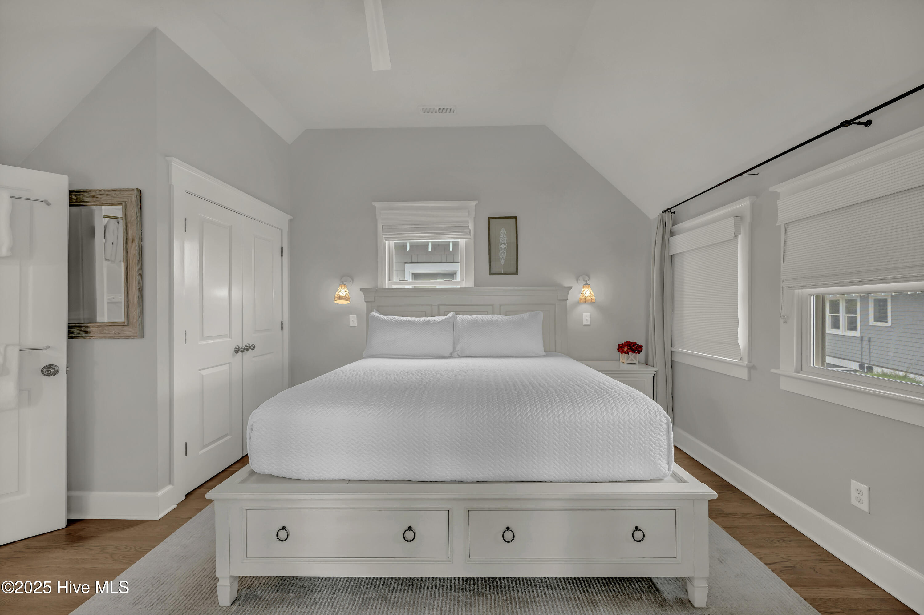 100536845 | Photo 28