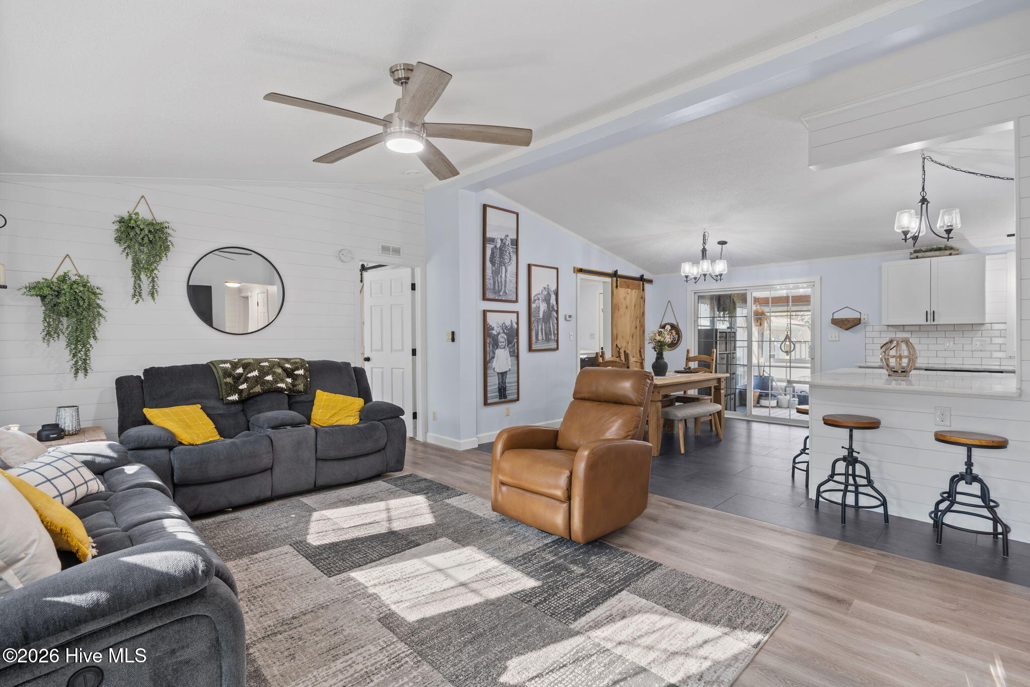 100560111 | Photo 11