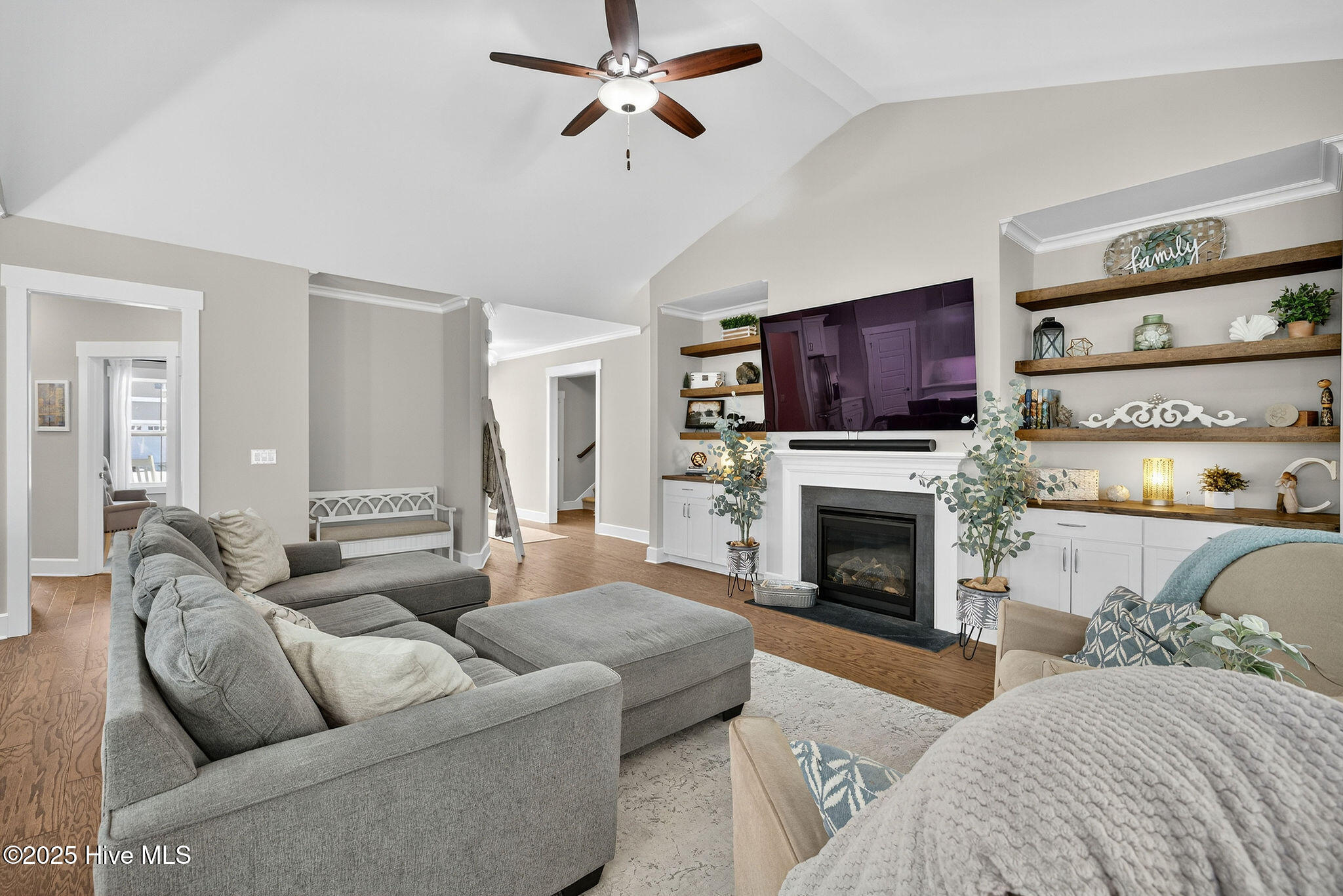 447 Beaumont Oaks Drive, Wilmington, NC 28411 – photo 12: Living Room.5 - 447 Beaumont