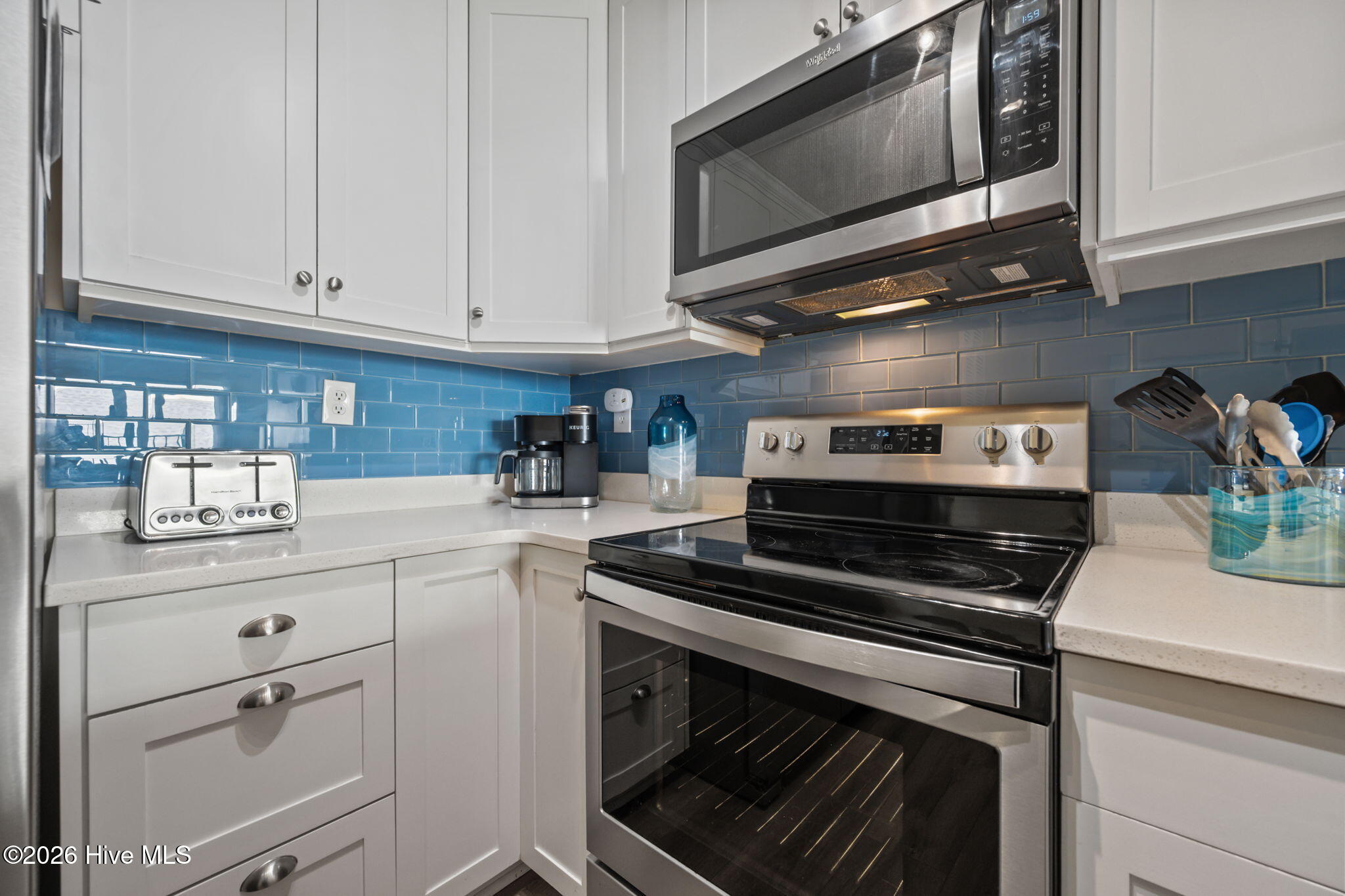 100562766 | Photo 14