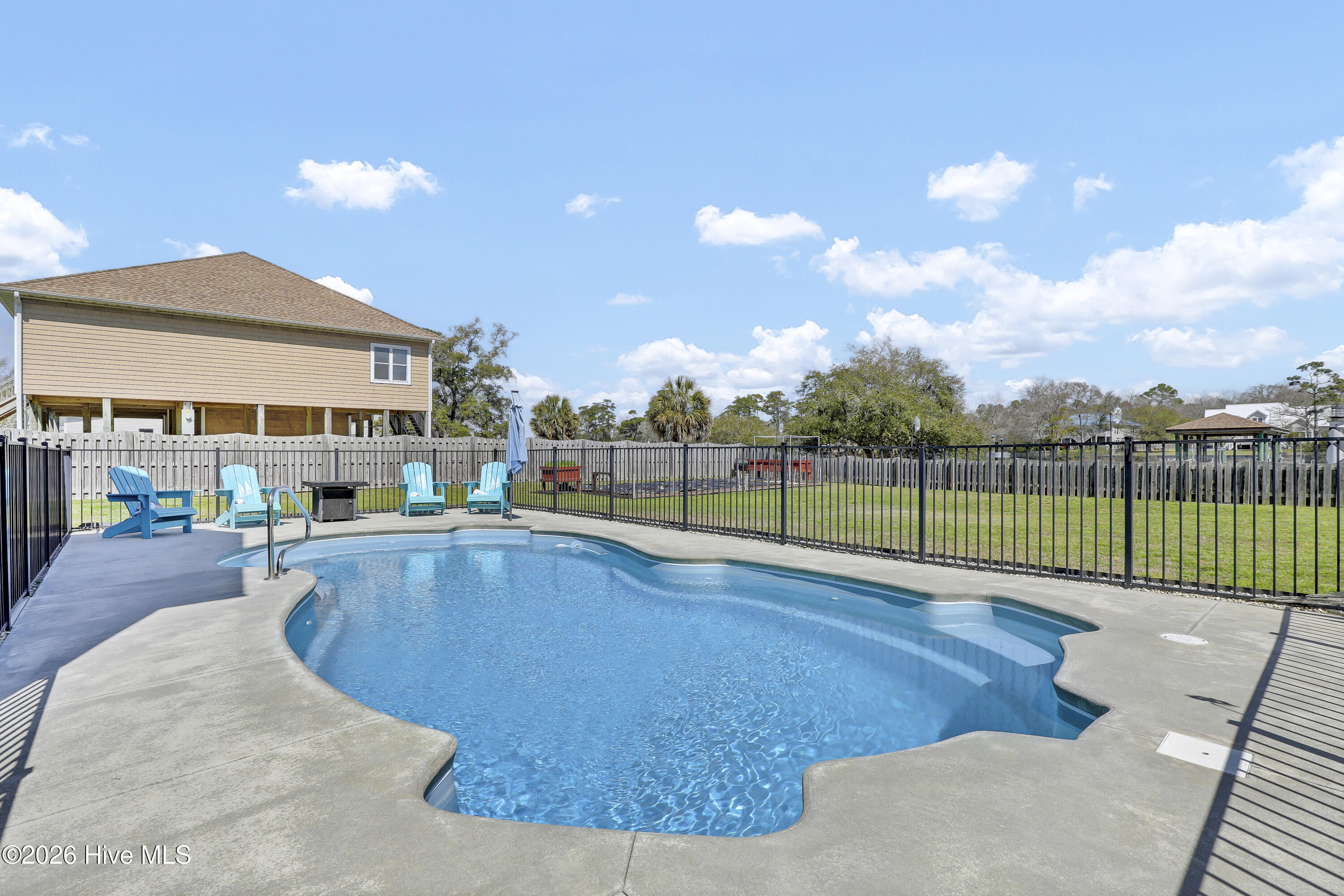 100561433 | Photo 29