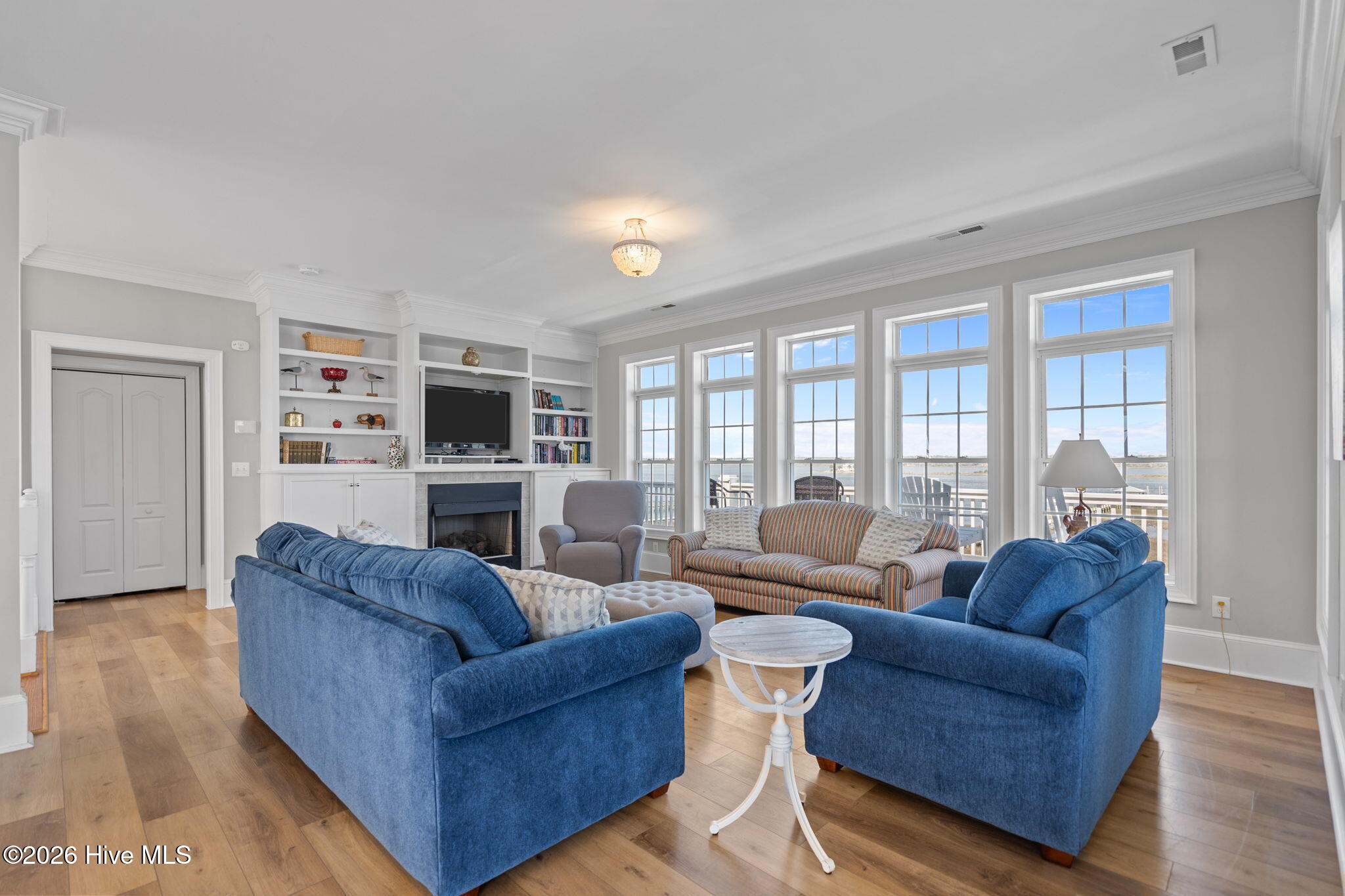 100564459 | Photo 33