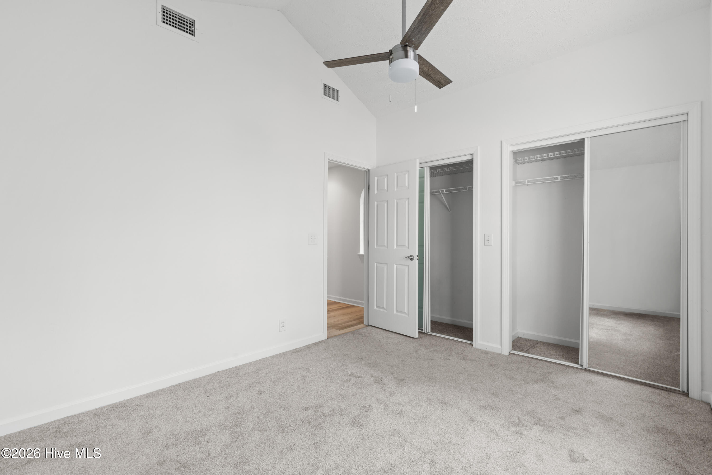 100562430 | Photo 34