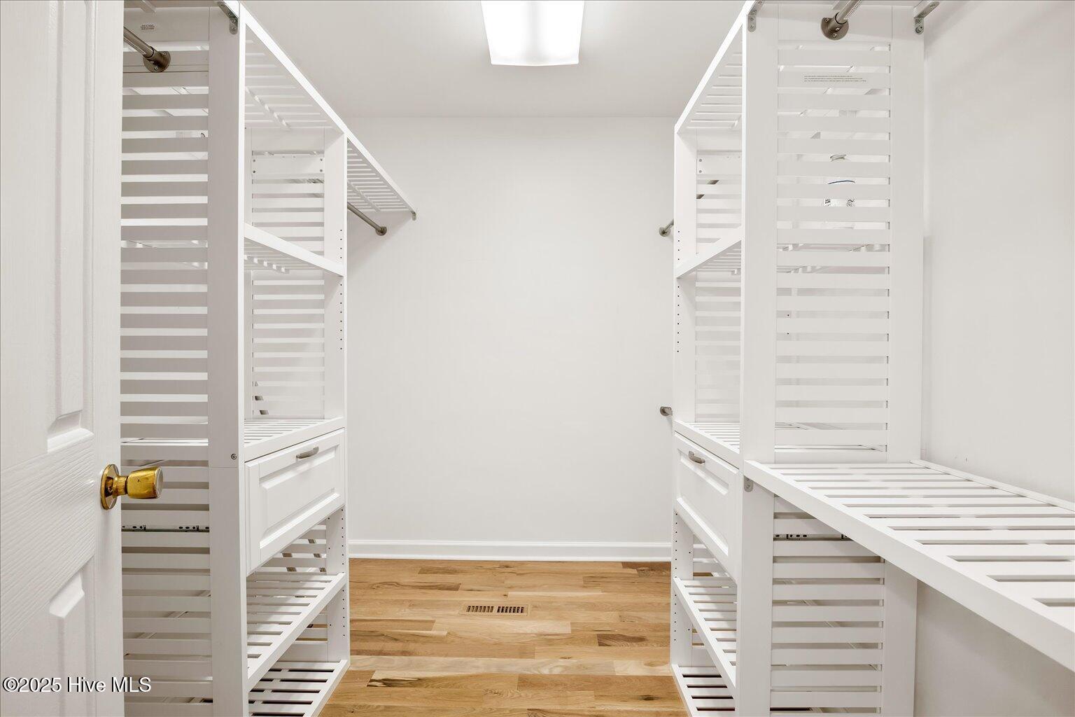 100535280 | Photo 30