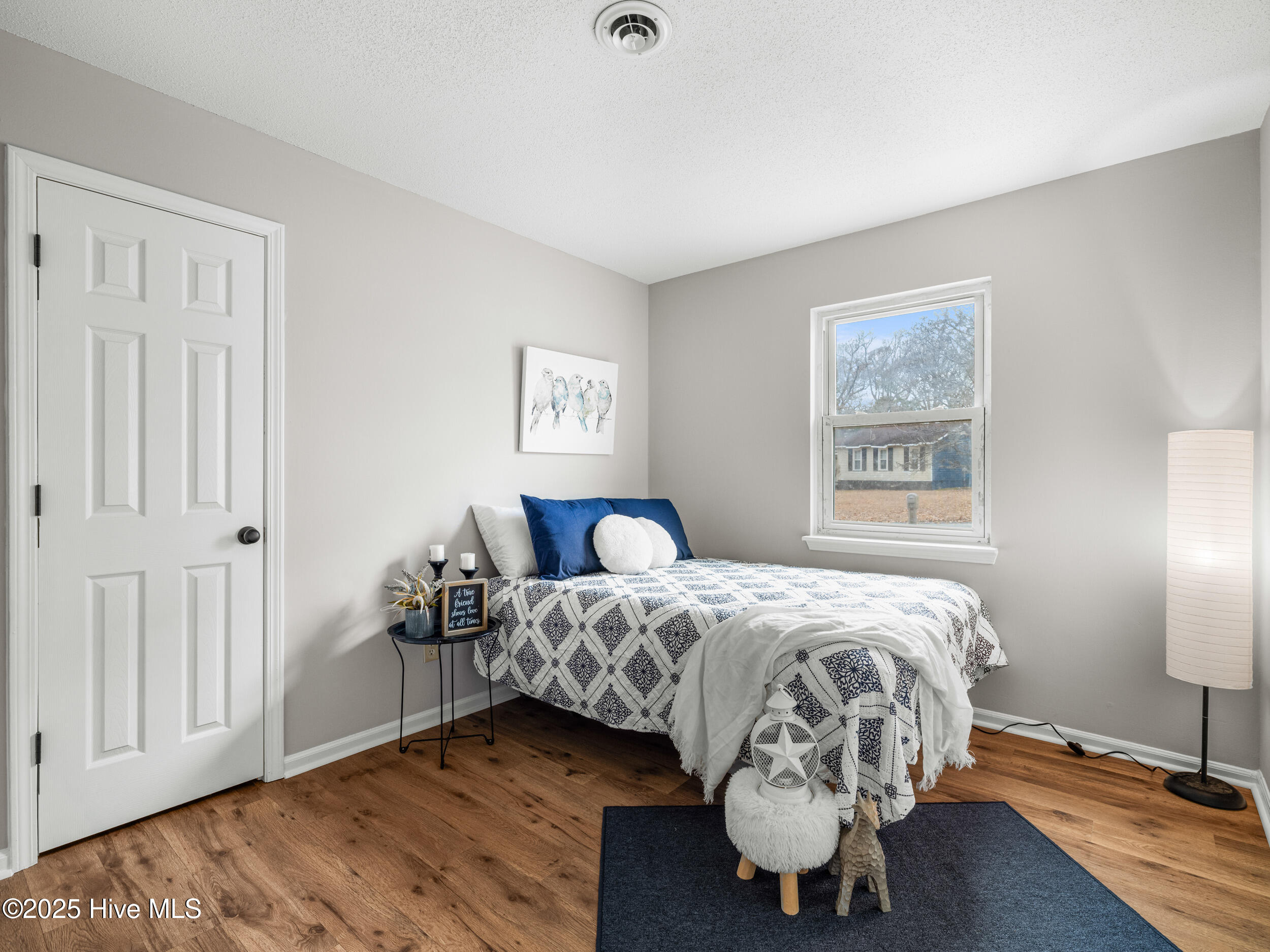 100546009 | Photo 41