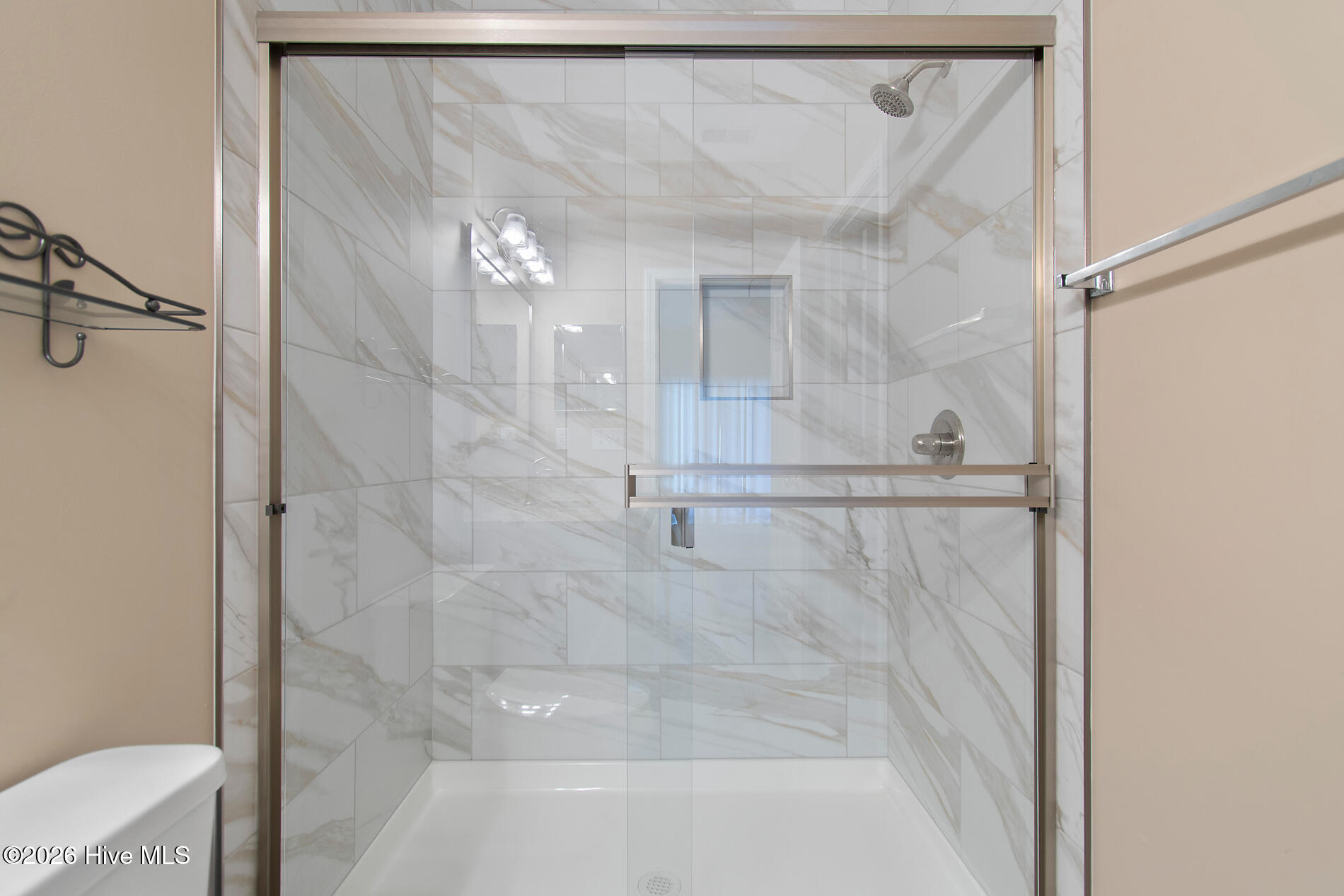 100566917 | Photo 25