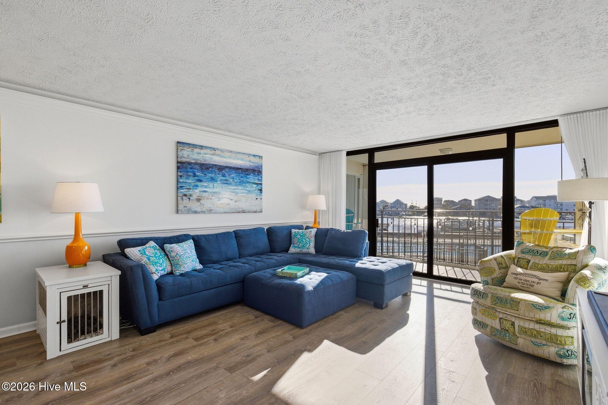 100560958 | Photo 10