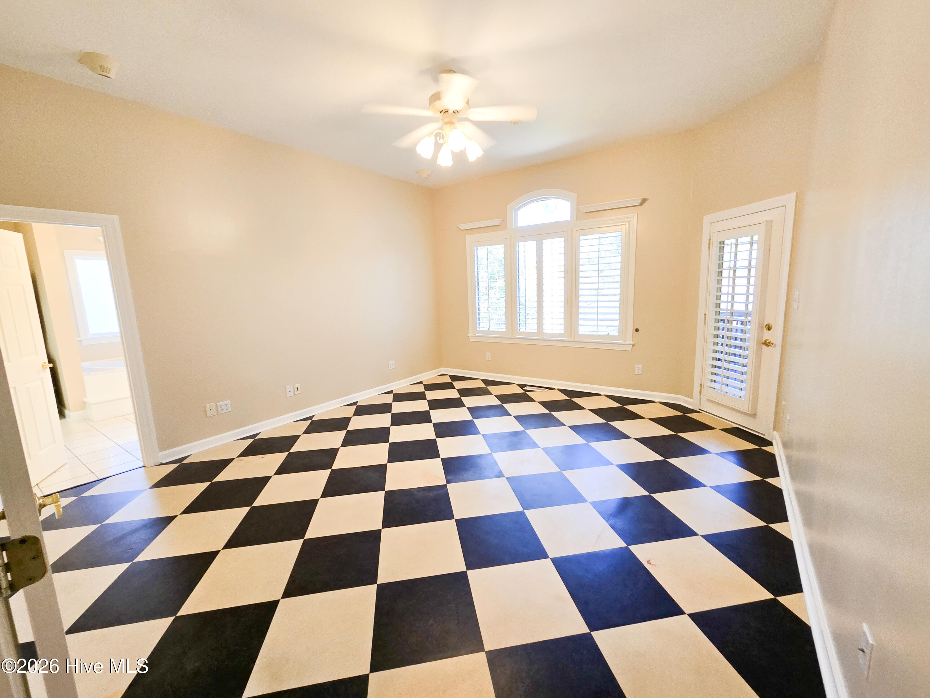 100558924 | Photo 21