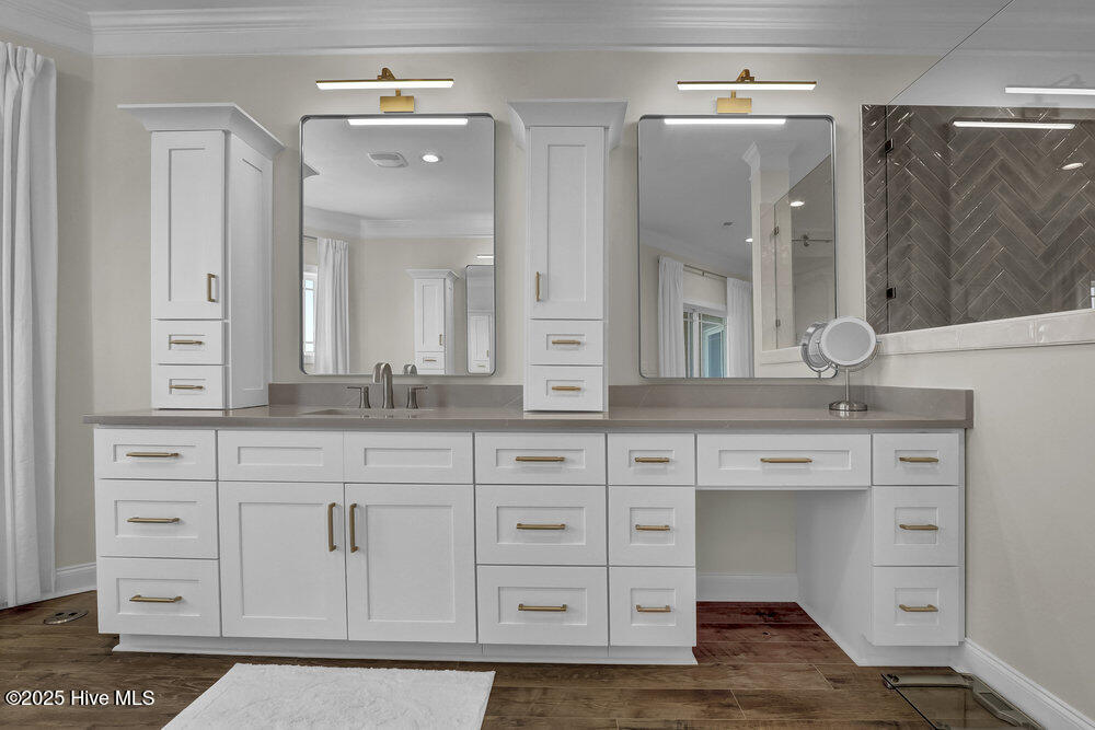 100499001 | Photo 28