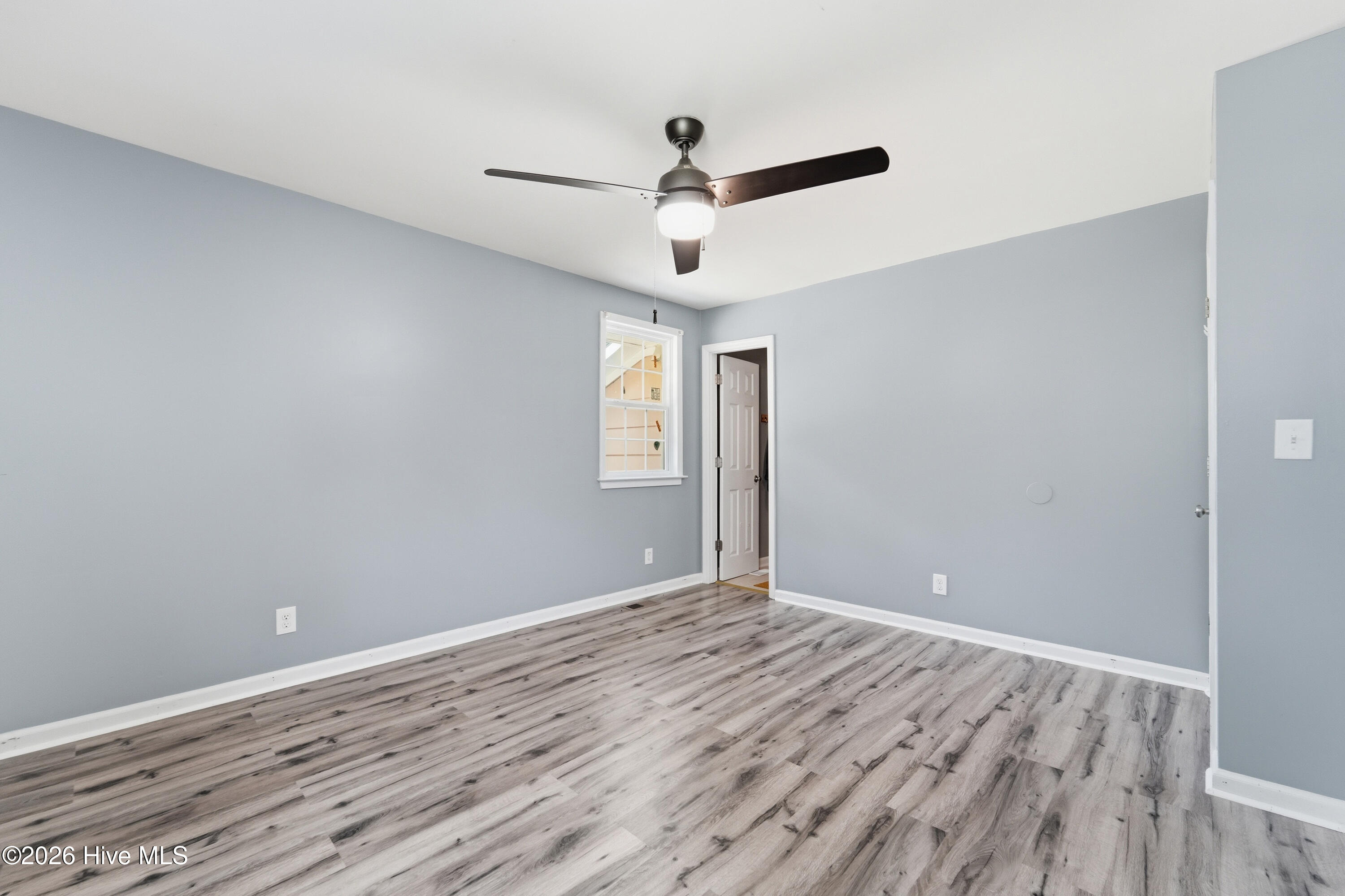 100563801 | Photo 34