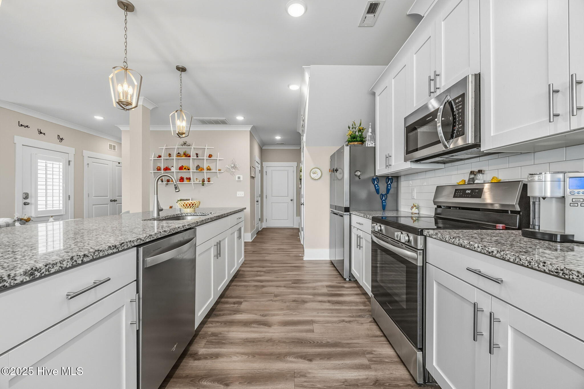 100533920 | Photo 15