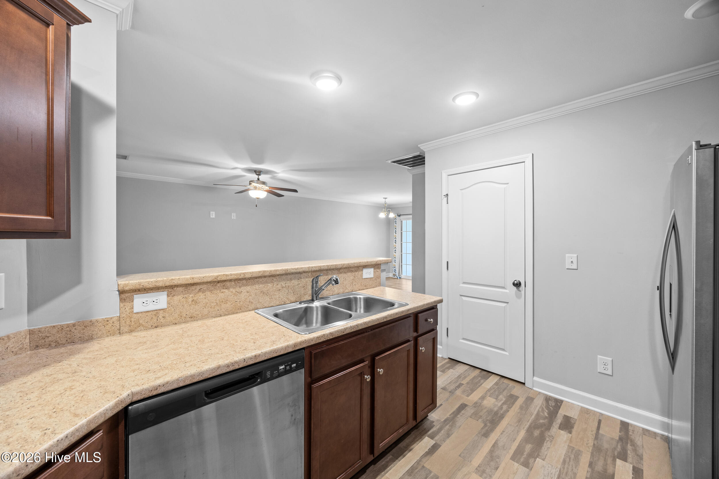 100555457 | Photo 18