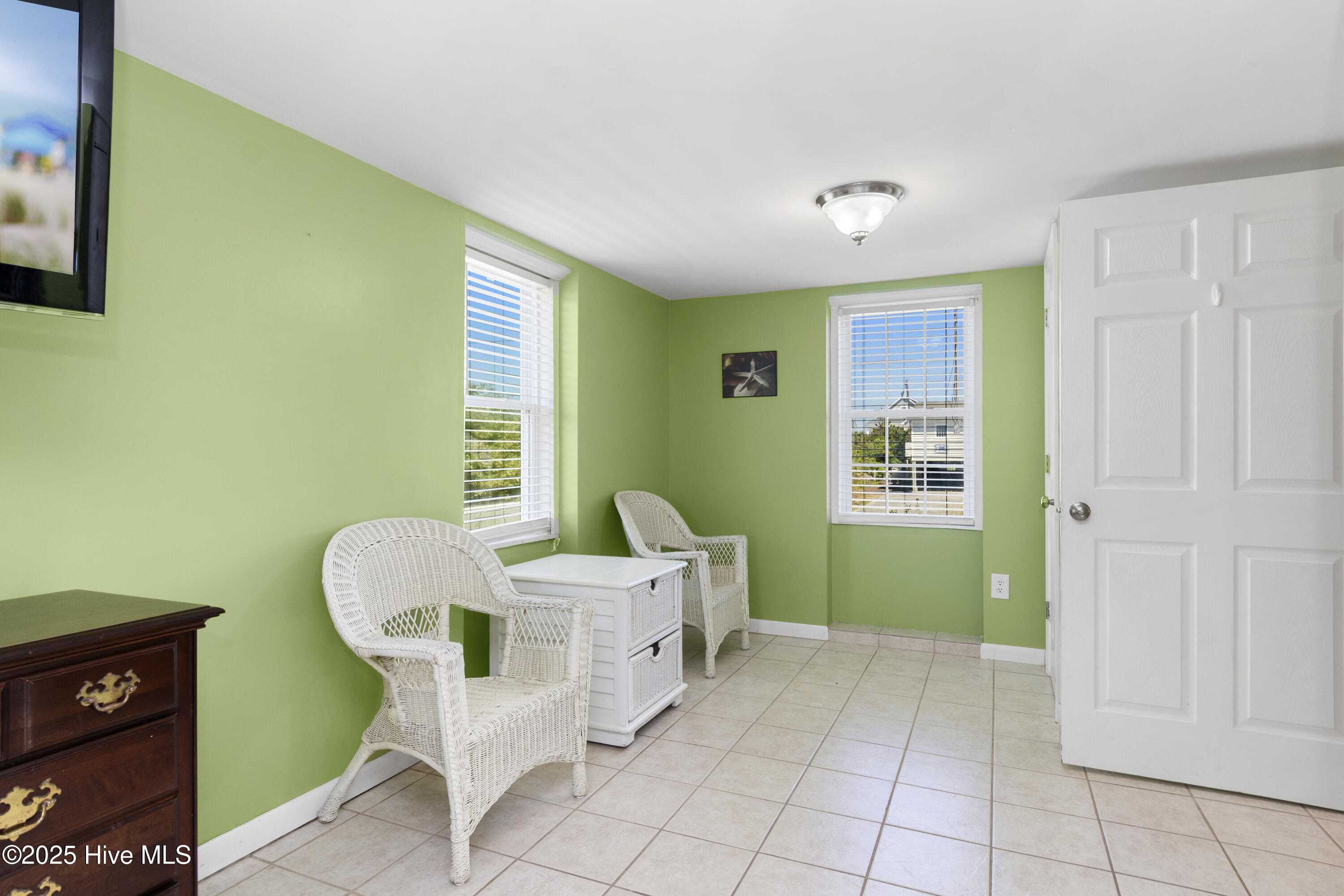 100523829 | Photo 29