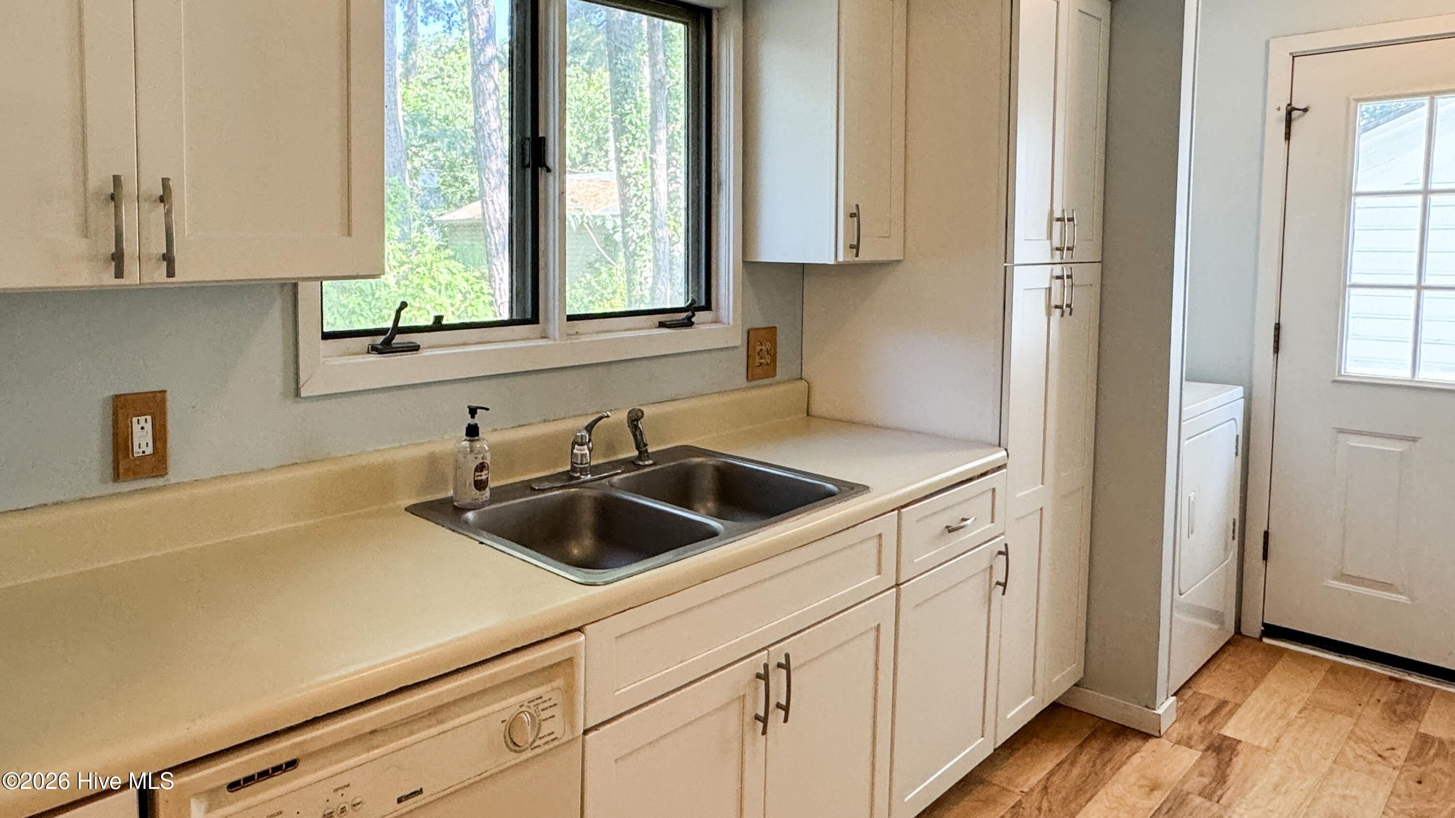 100565099 | Photo 11