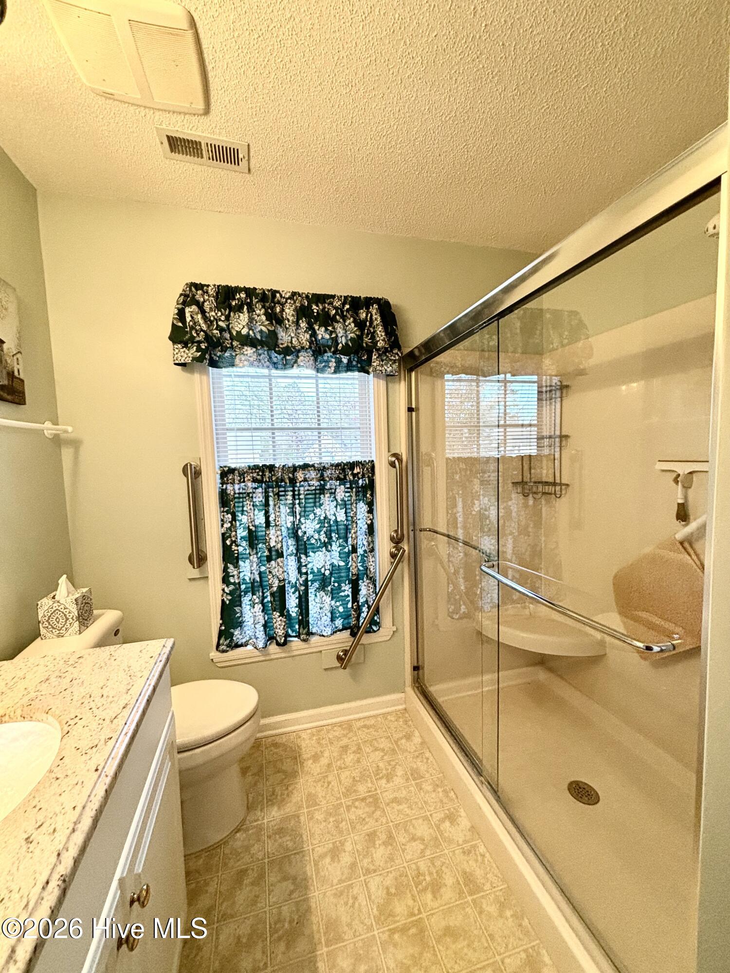 100561448 | Photo 19