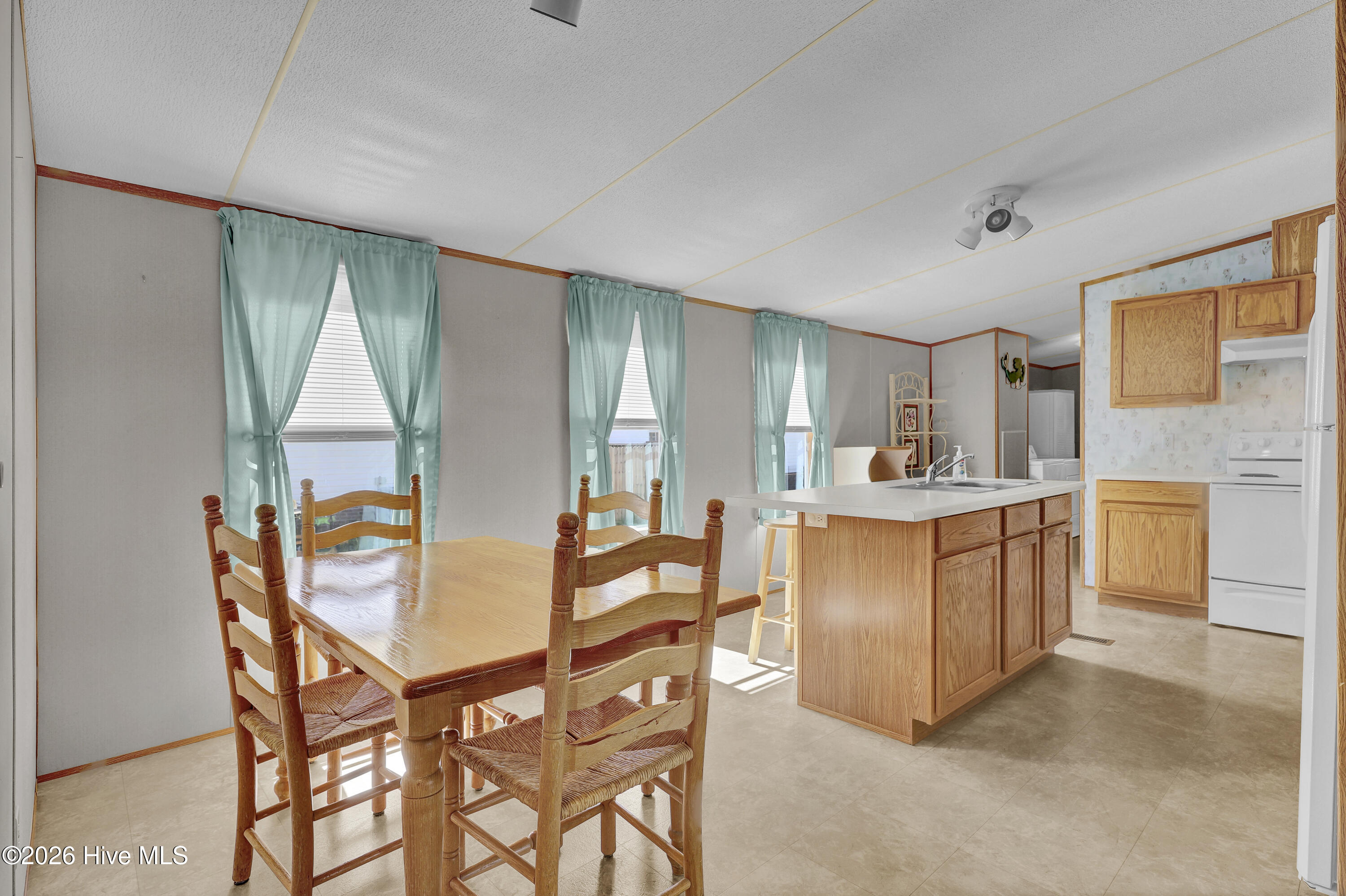 100564318 | Photo 11