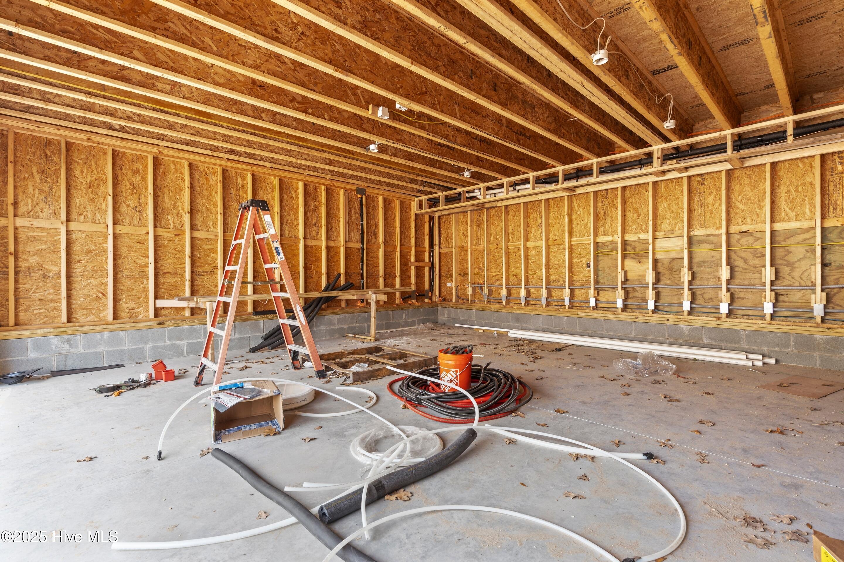 100543069 | Photo 37