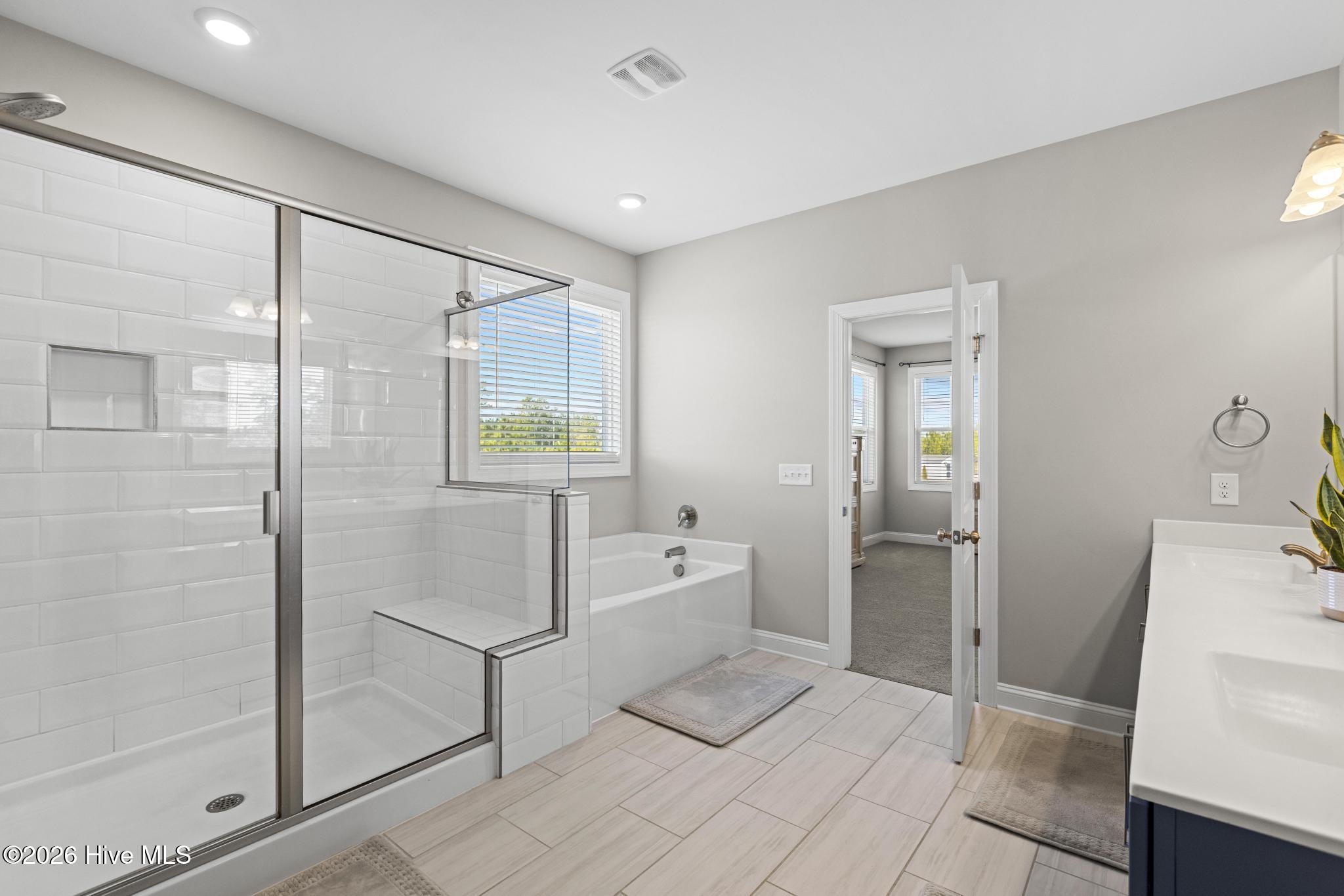 100557095 | Photo 33