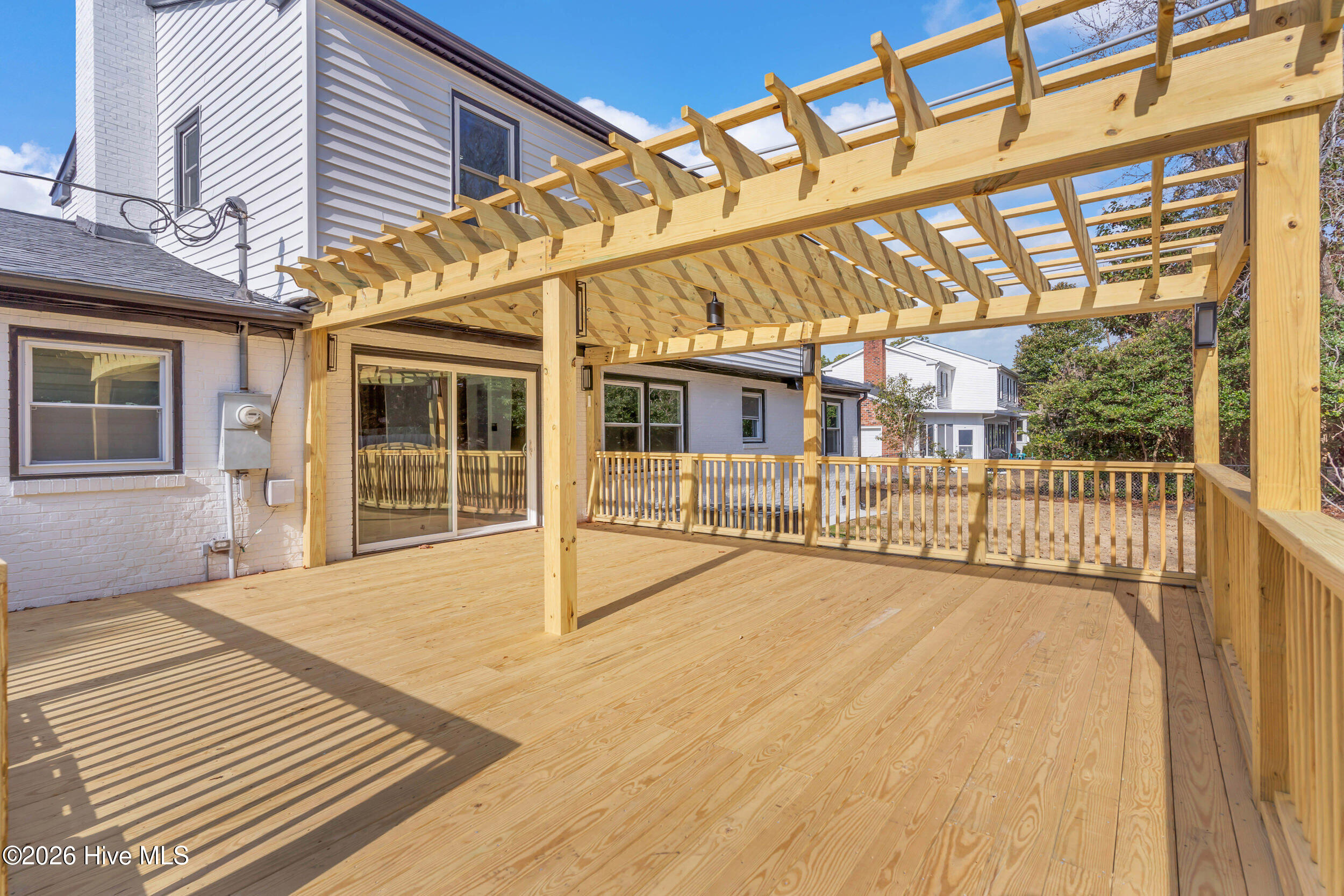 100548646 | Photo 43