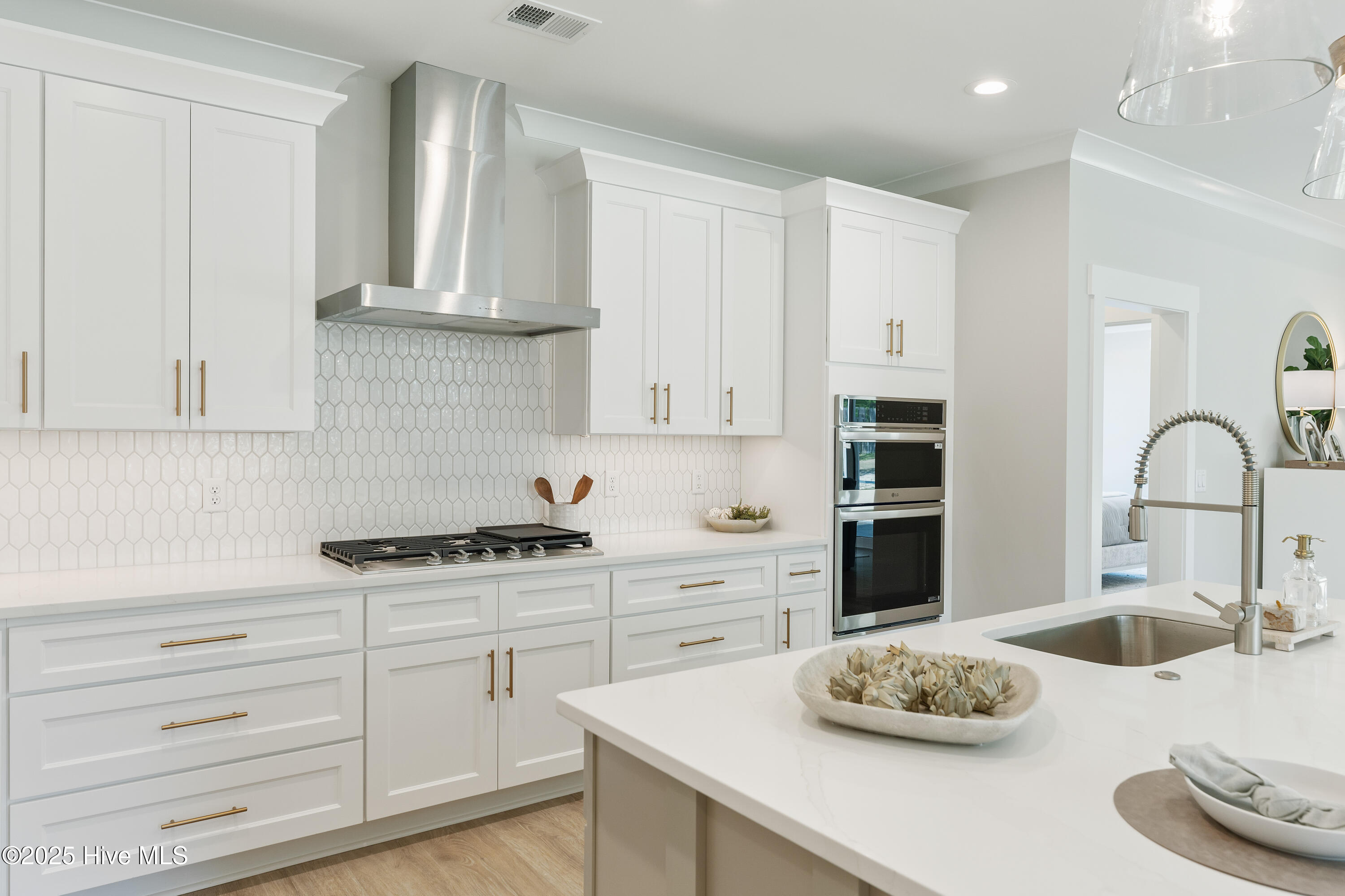 100547015 | Photo 32