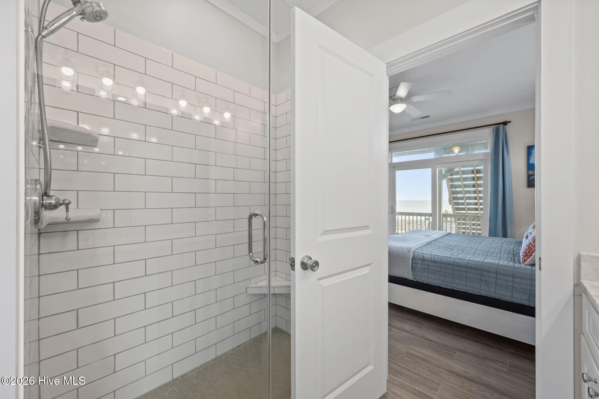 100555174 | Photo 41