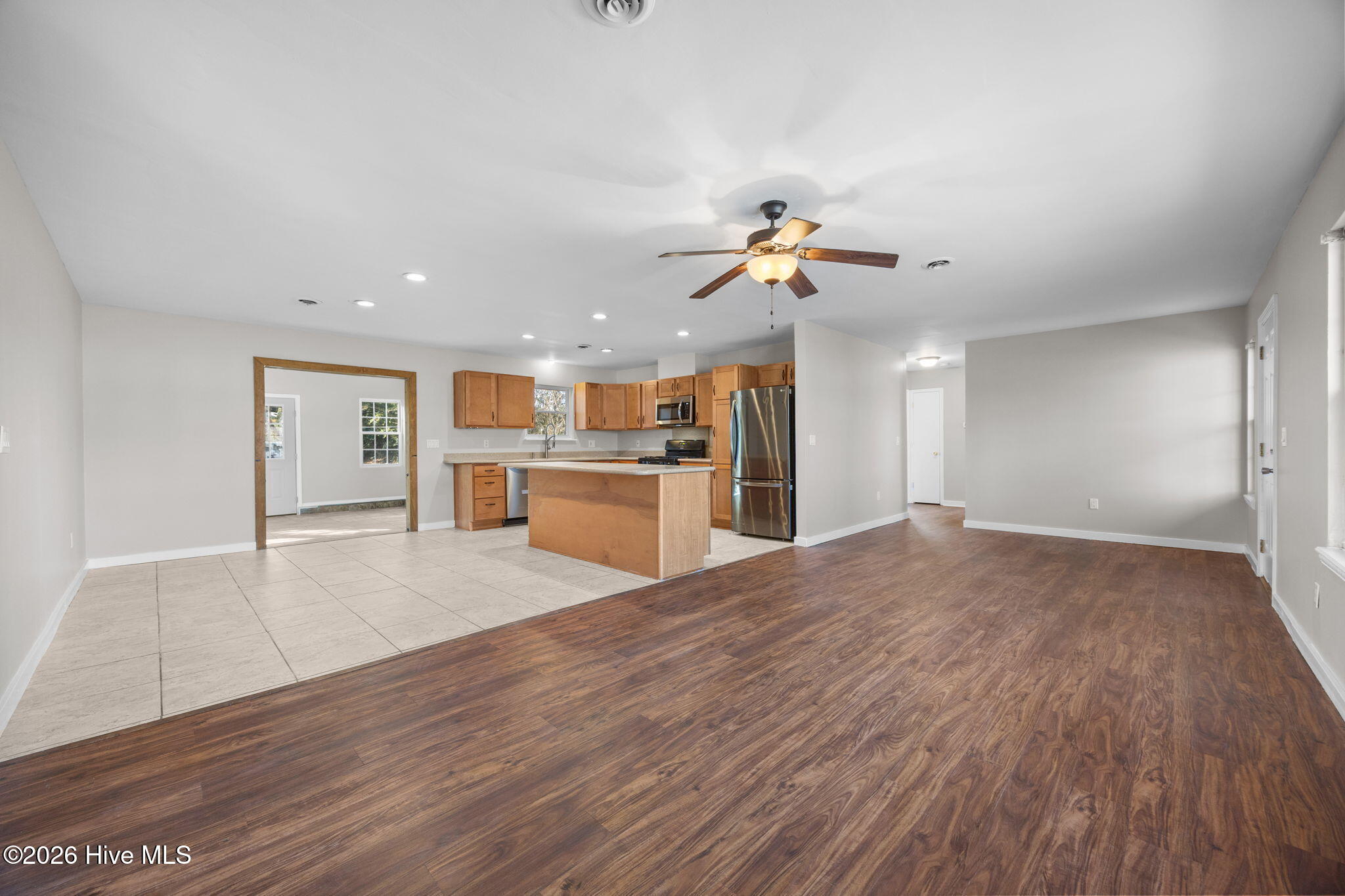 100550445 | Photo 10