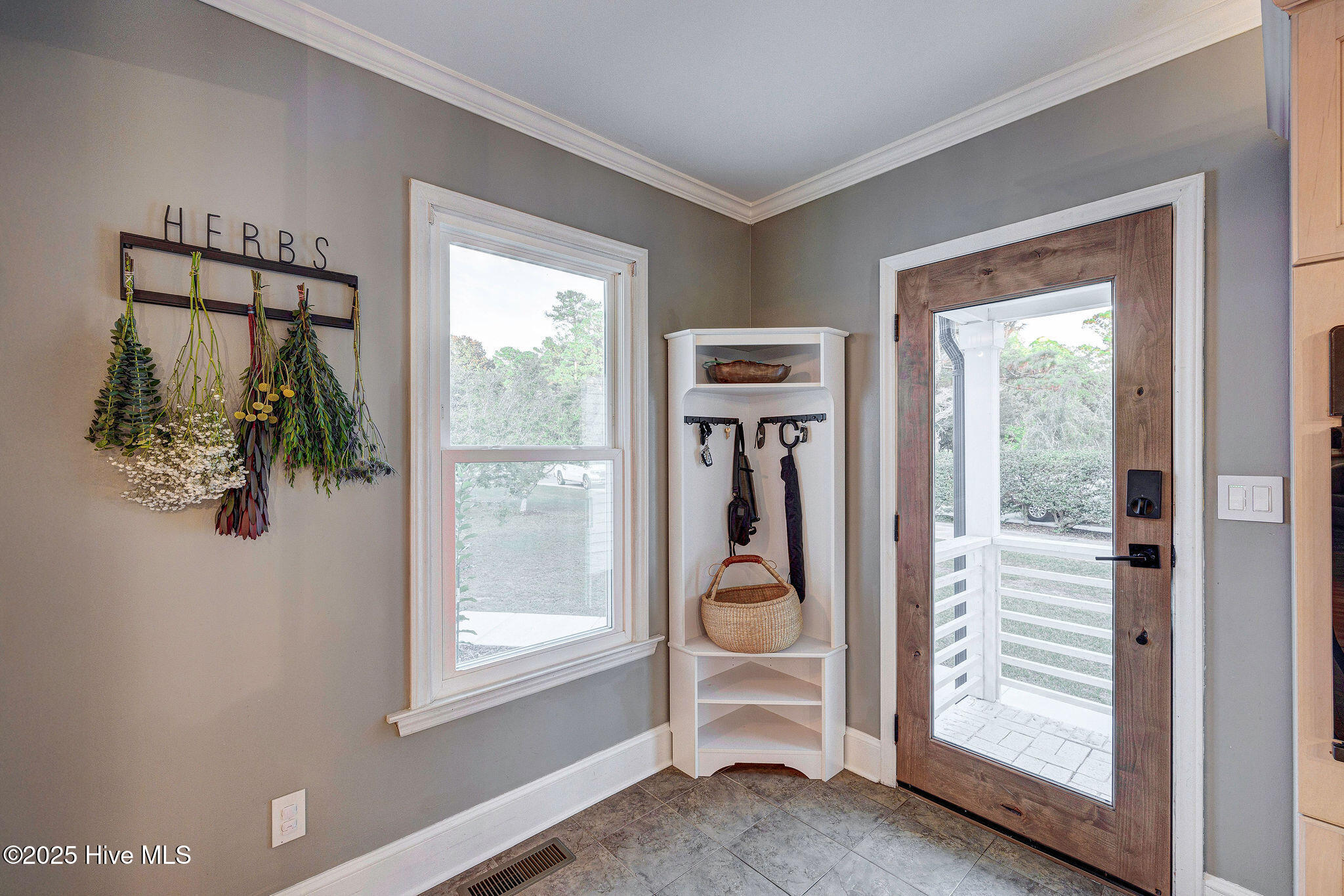 100534059 | Photo 16