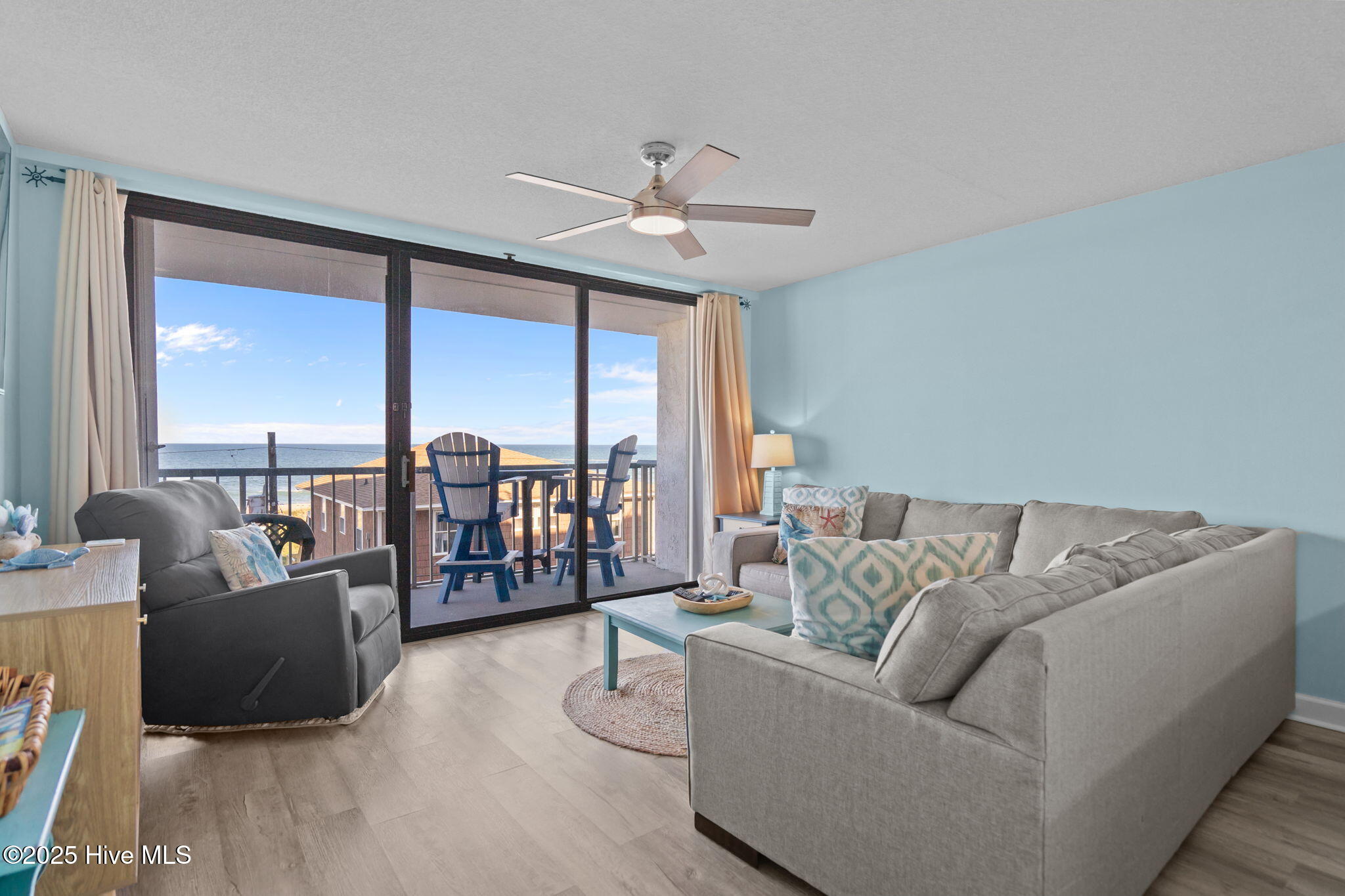 100570522 | Photo 11