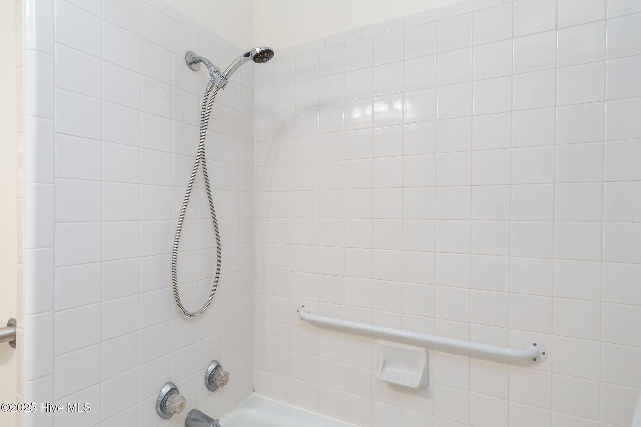 100529012 | Photo 19