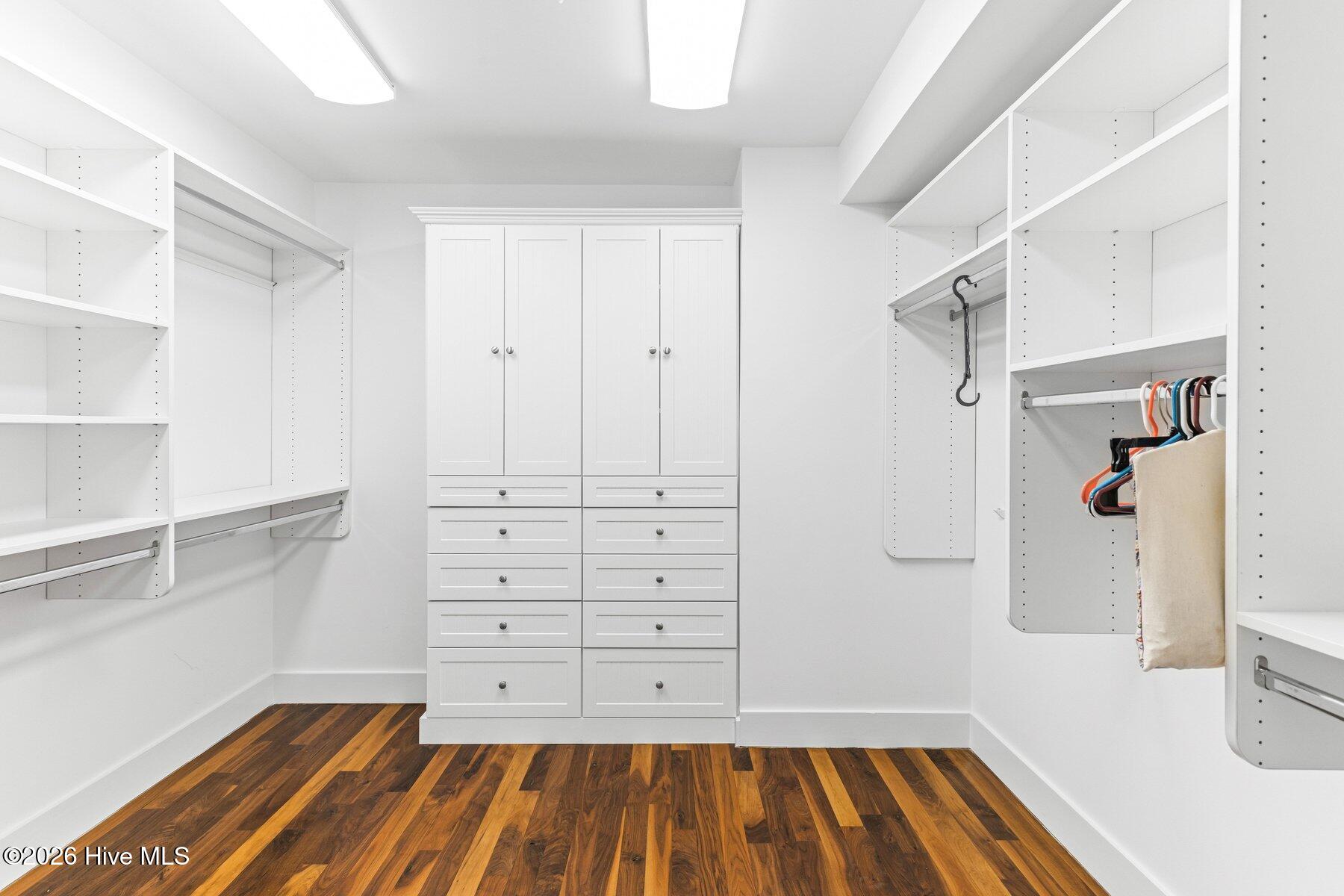 100557261 | Photo 26