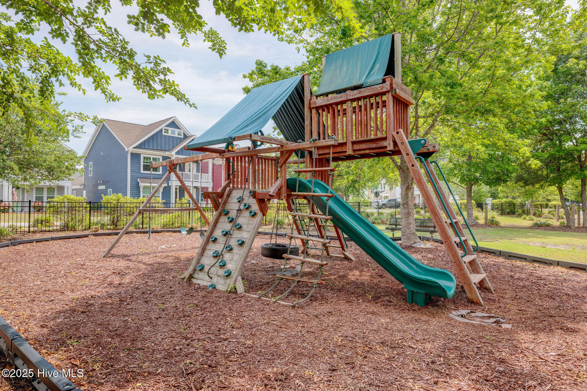 100529833 | Photo 54