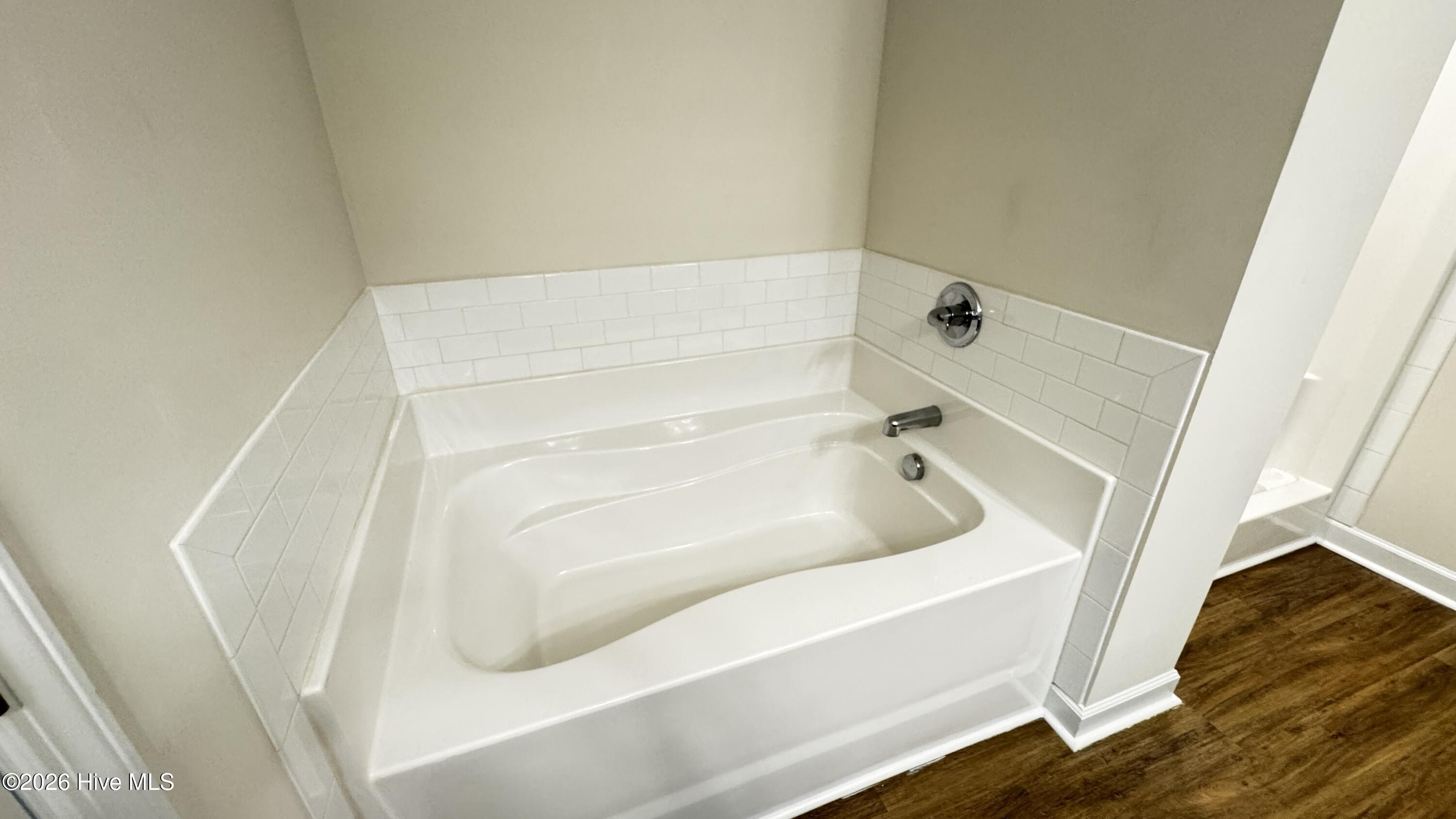 100568589 | Photo 11