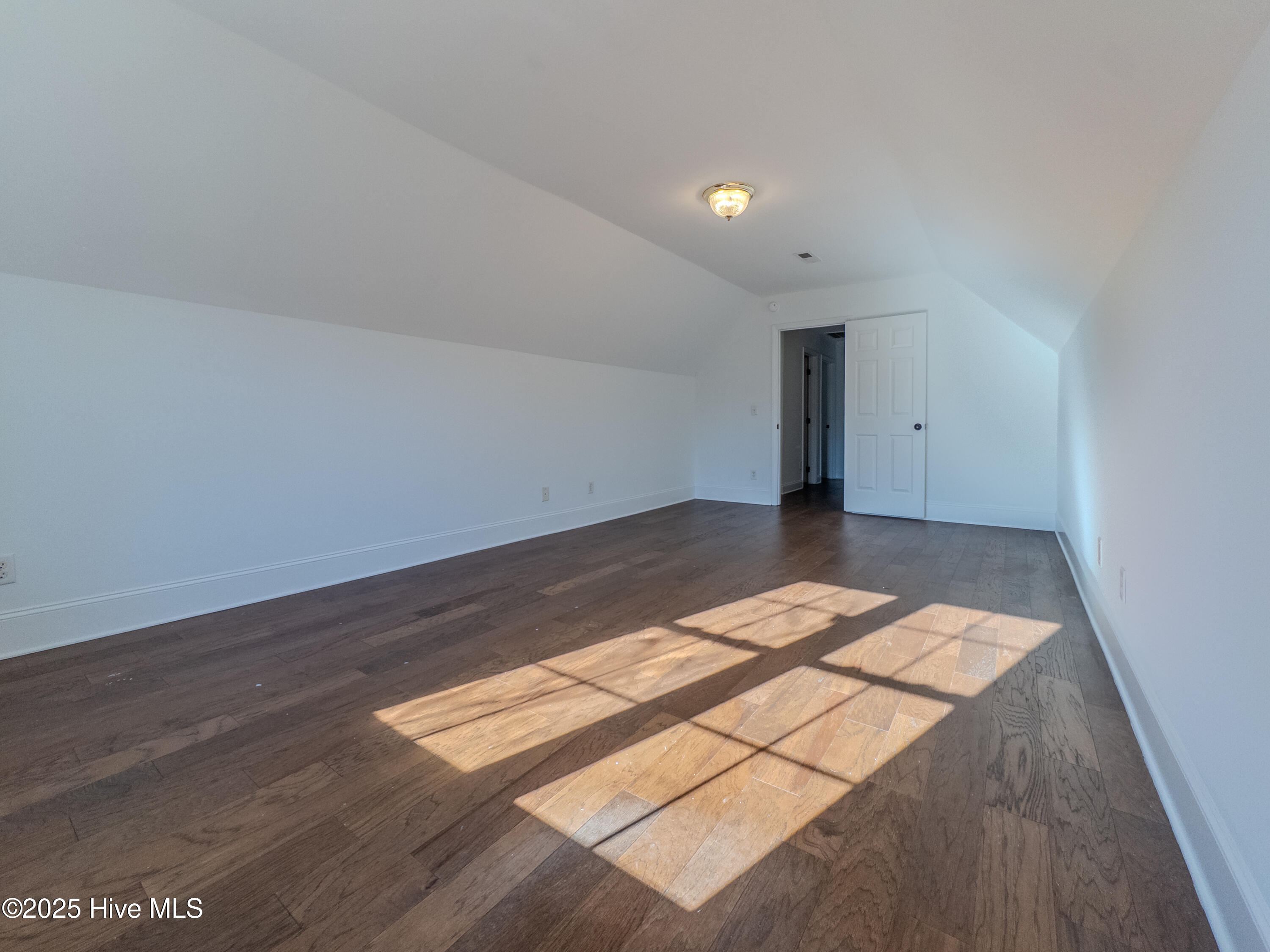 100546237 | Photo 27