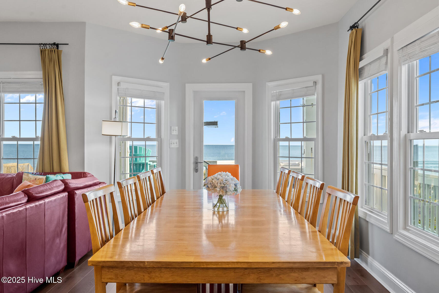 100537355 | Photo 18