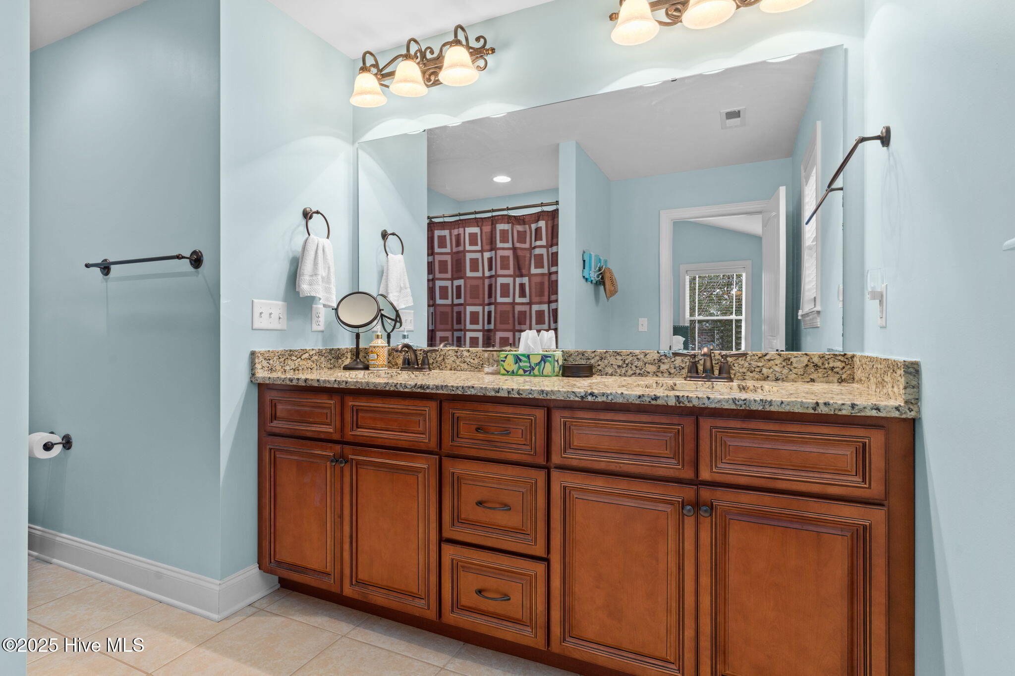 100546852 | Photo 28