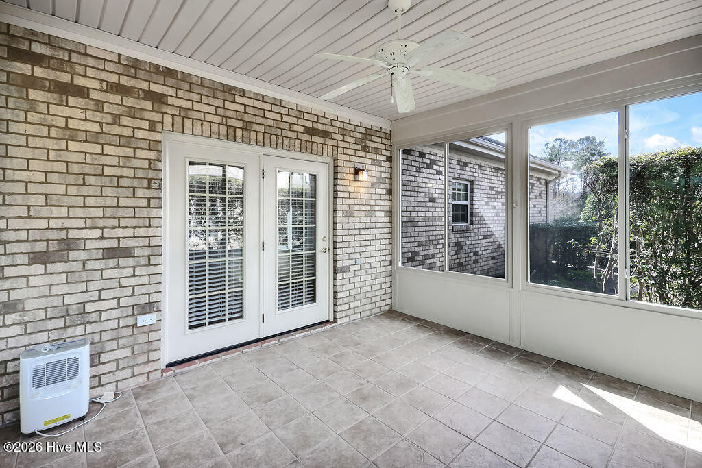 100558712 | Photo 33