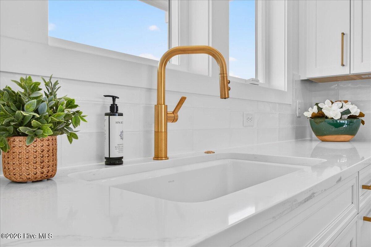 100543299 | Photo 62