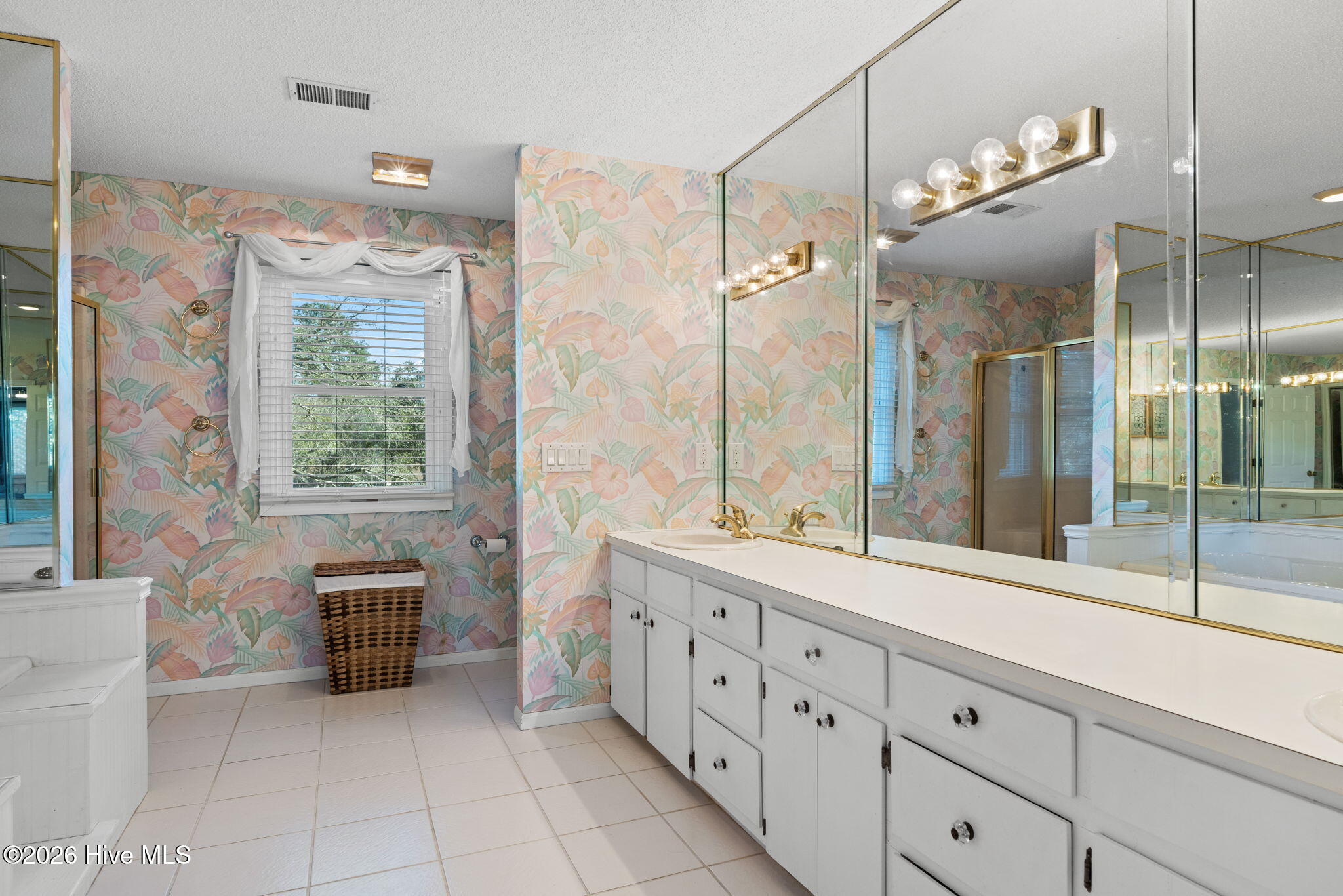 100562881 | Photo 38