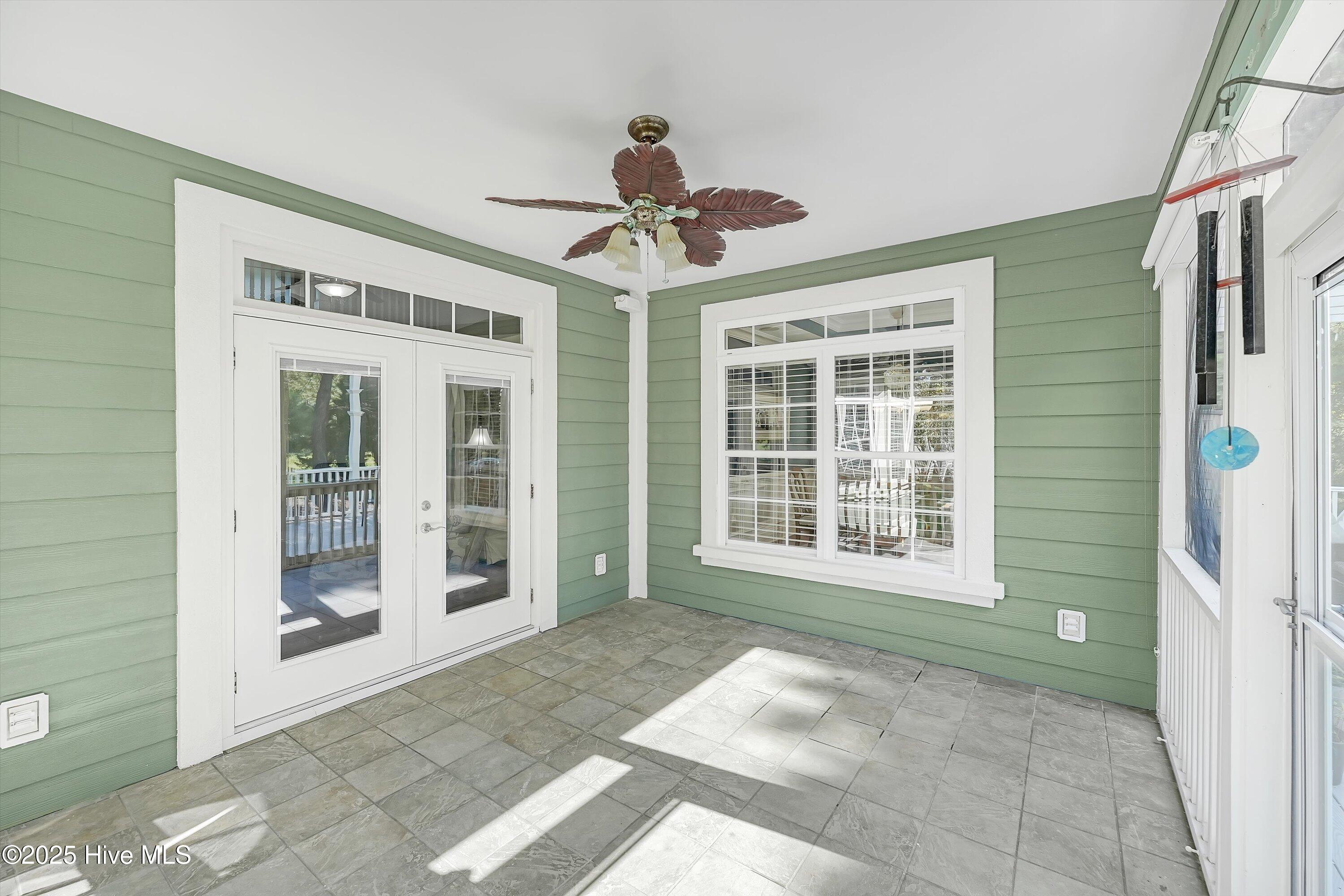 100526883 | Photo 22