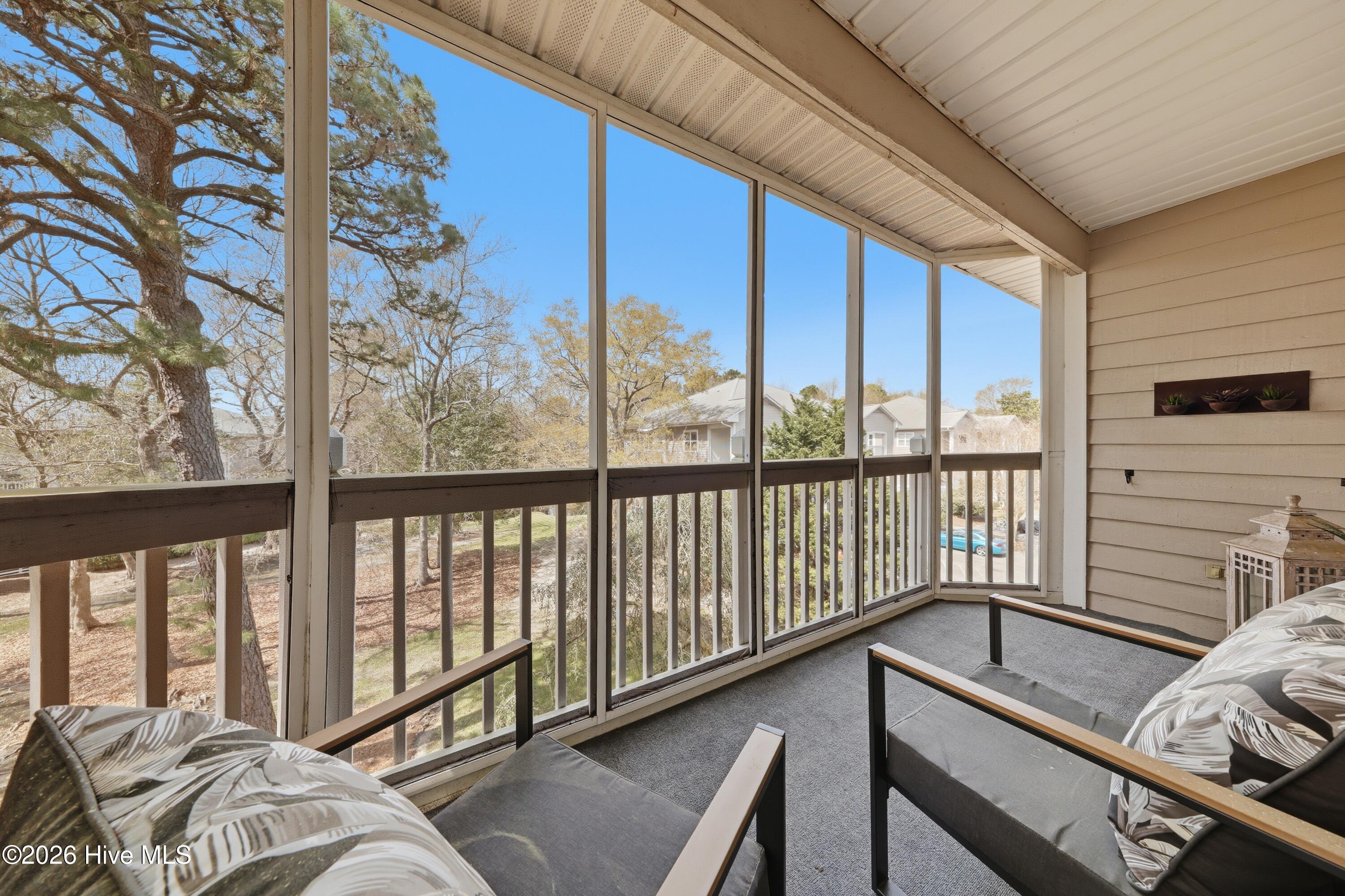 100561608 | Photo 13