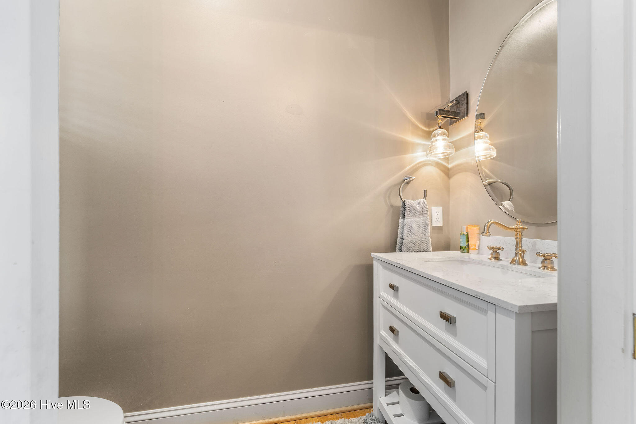 100553597 | Photo 64