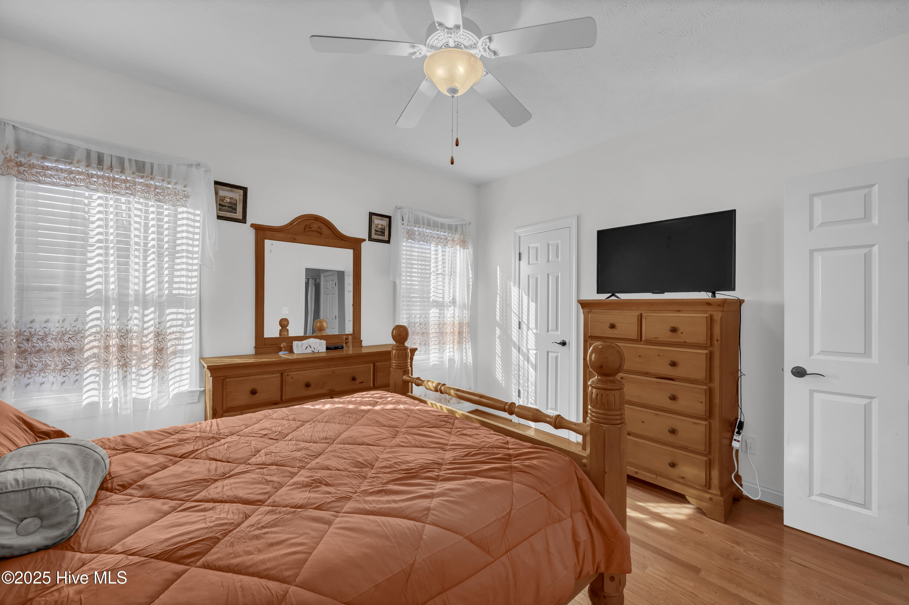 100545999 | Photo 16