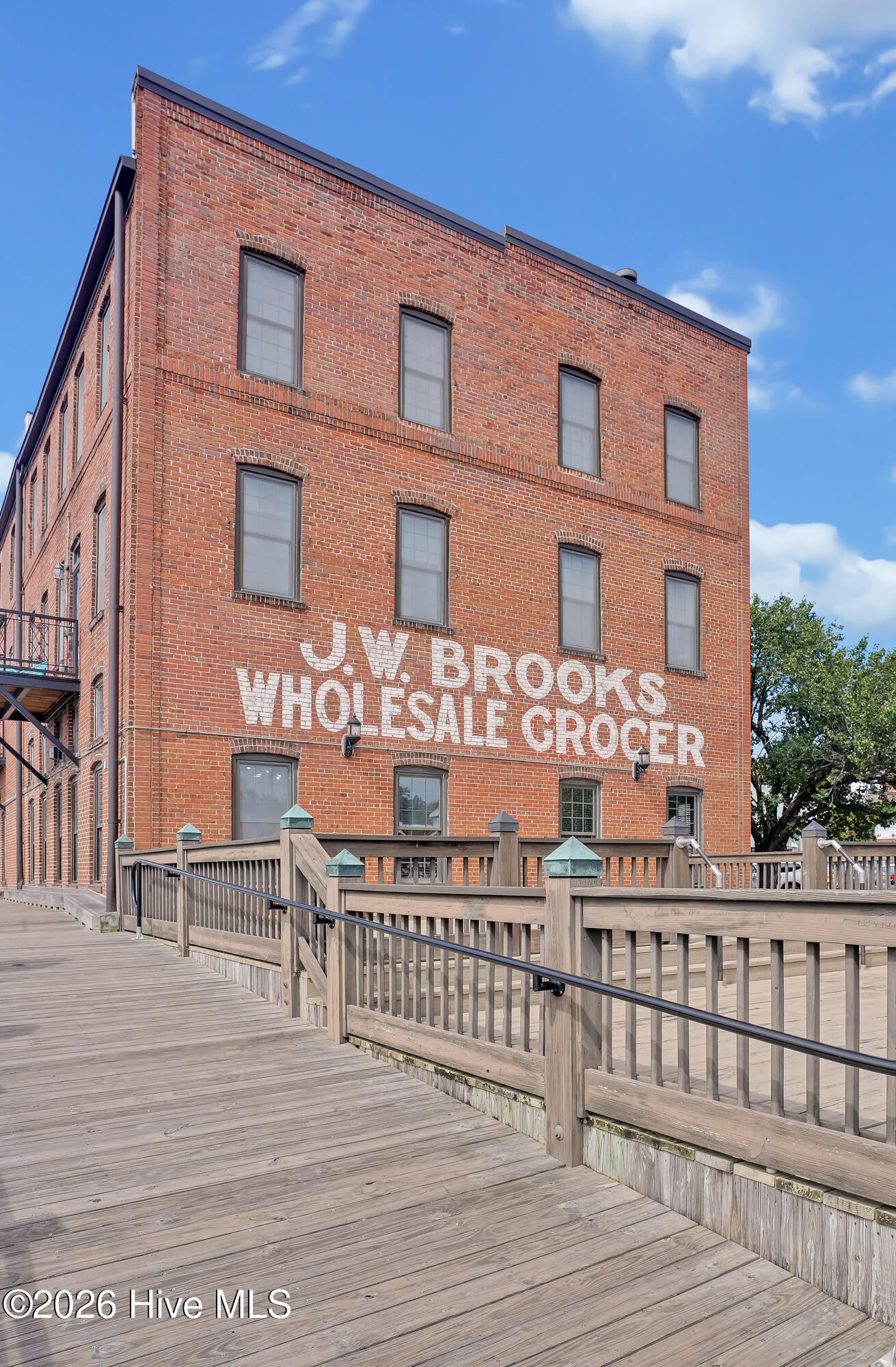 100564635 | Photo 32